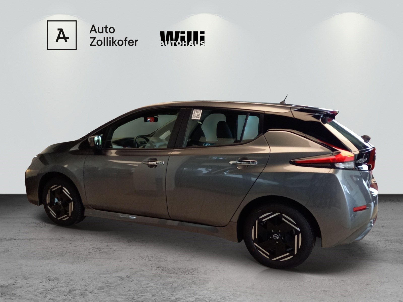 NISSAN Leaf Acenta-showroom-element-2
