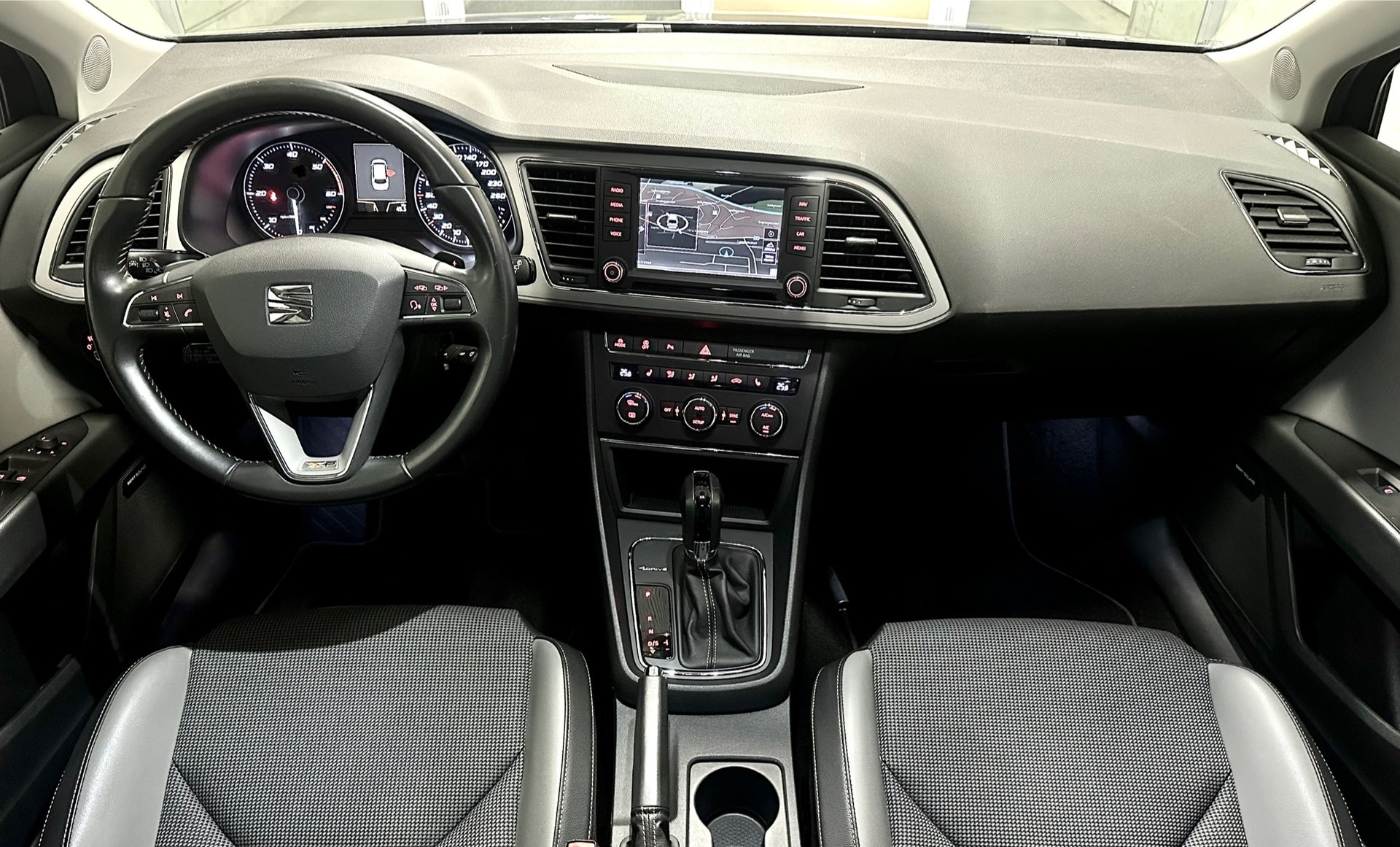 SEAT Leon ST 2.0 TDI X-Perience 4Drive DSG-image-15
