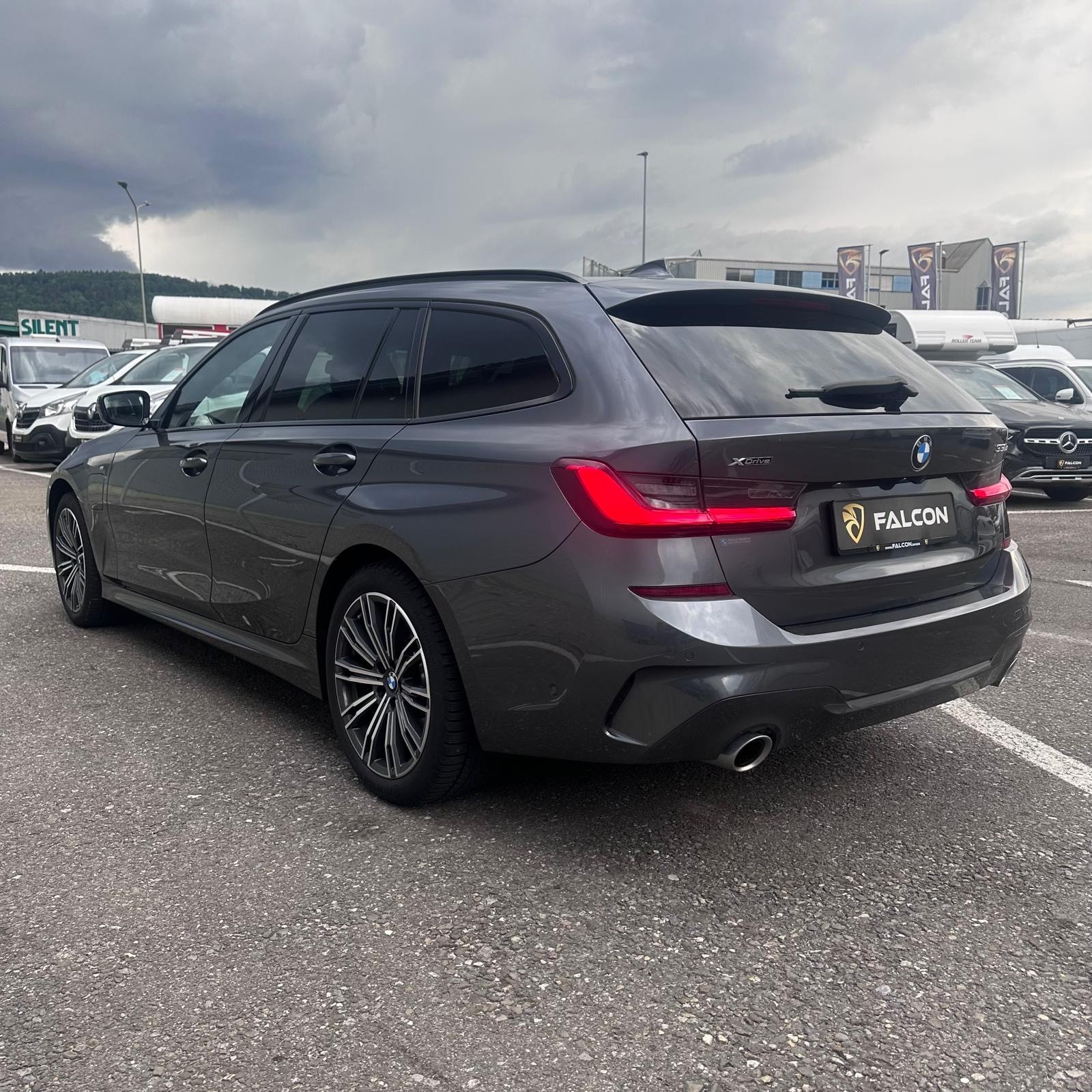 BMW 330e x DriveTouring M Sport Steptronic-showroom-element-3