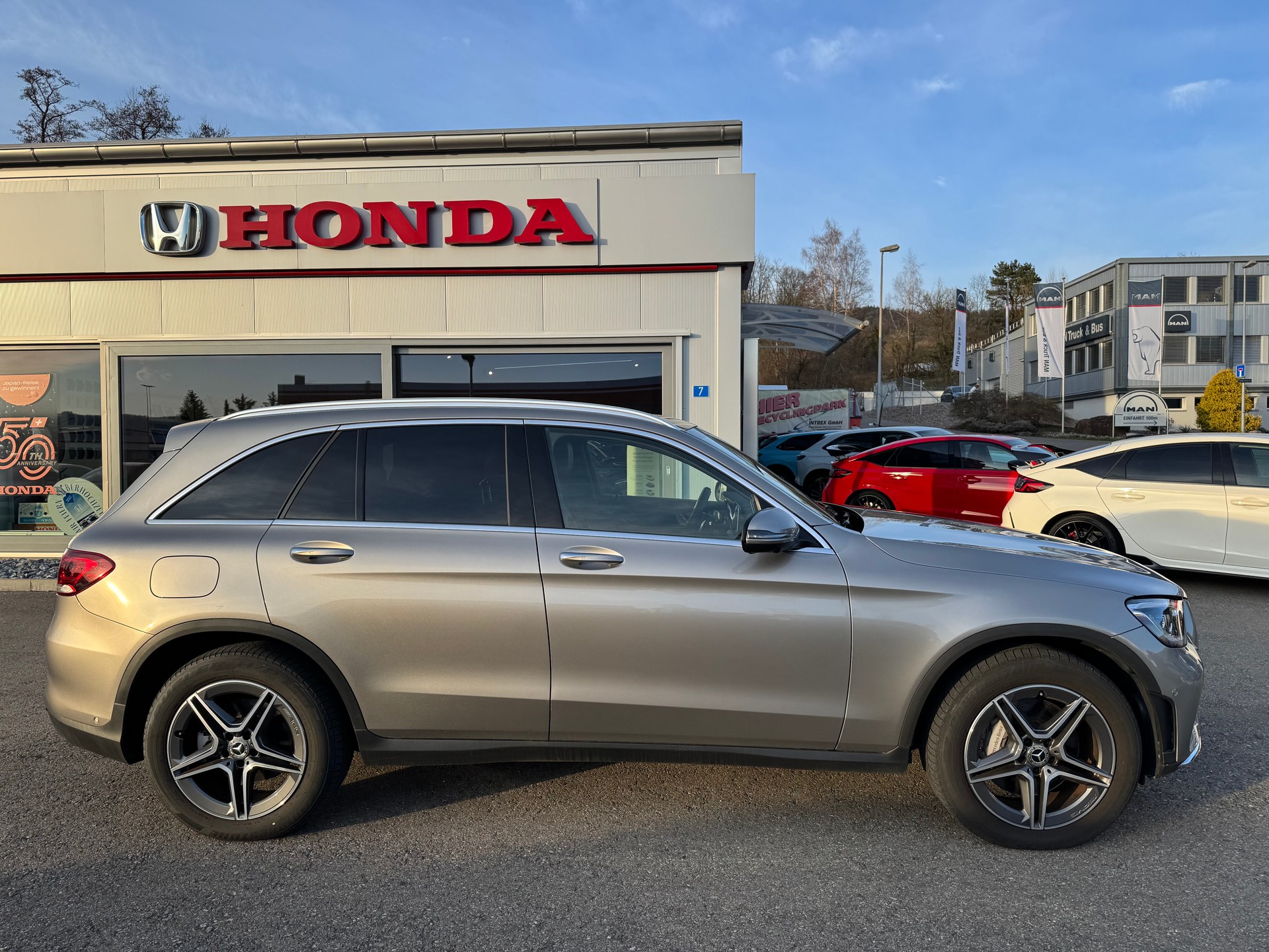 MERCEDES-BENZ GLC 300 AMG Line 4Matic 9G-Tronic, nur bei uns, Finanzierung OHNE Zins möglich!-showroom-element-1