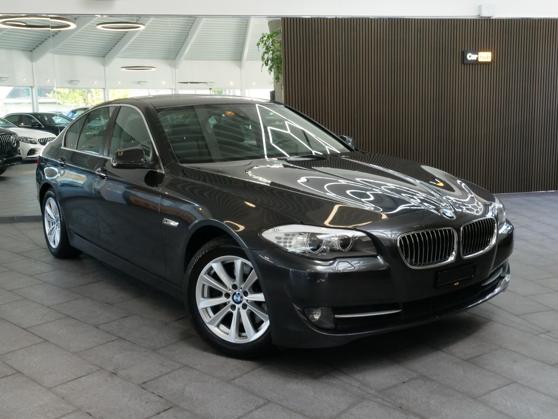 BMW 525d Steptronic-showroom-element-2