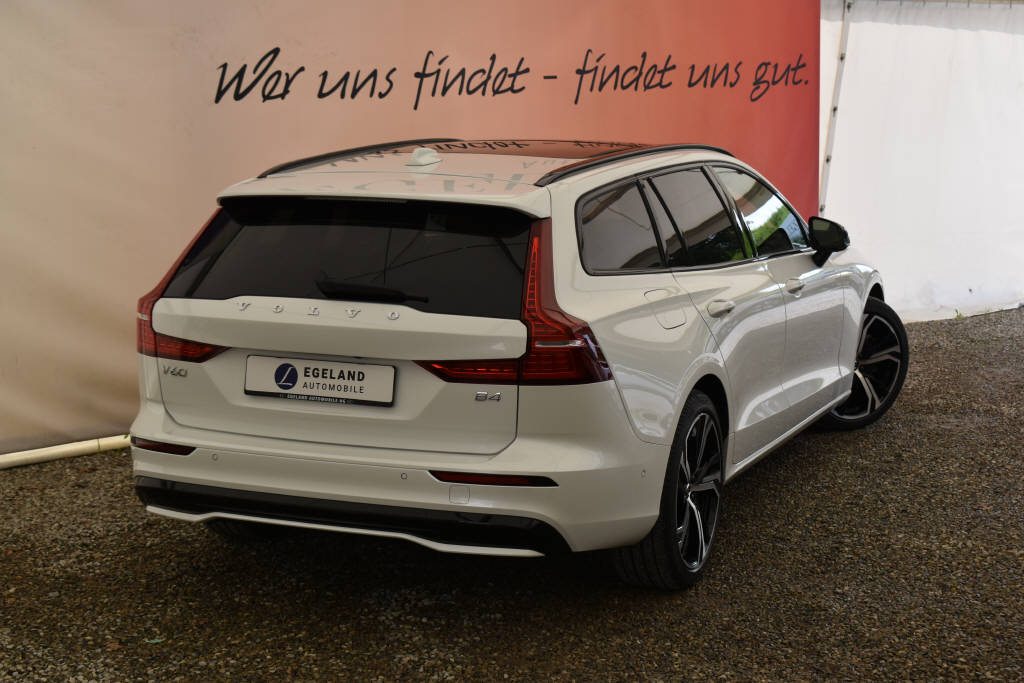 VOLVO V60 2.0 B4 Ultra Dark-showroom-element-3