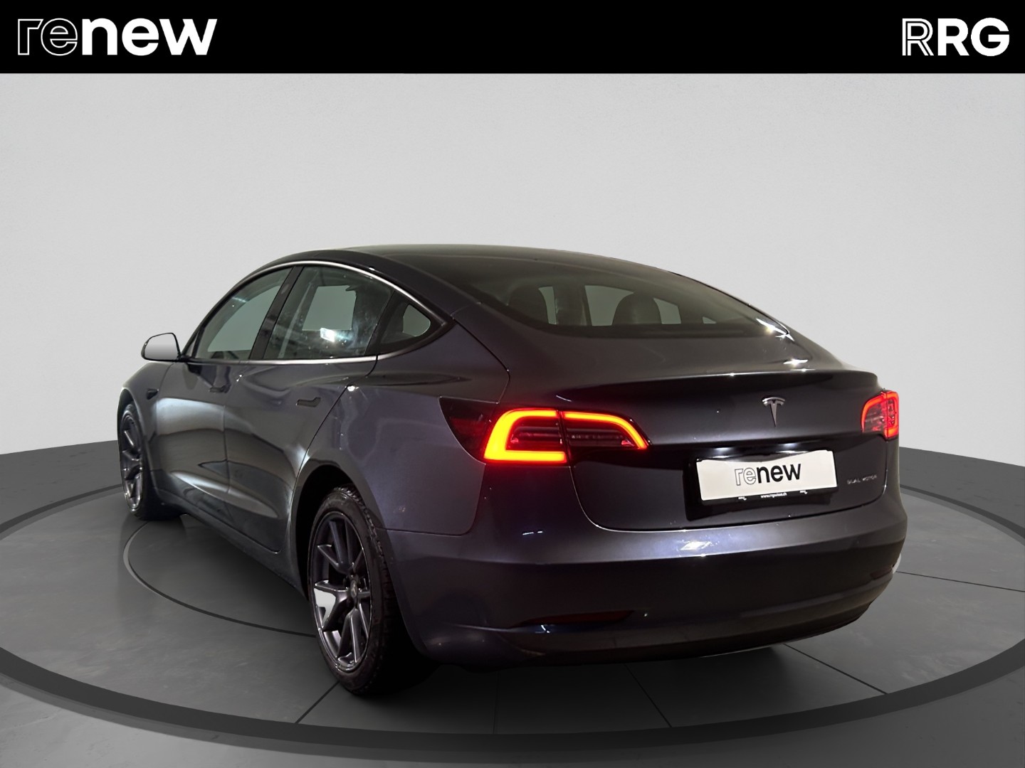 TESLA Model 3 Long Range Dual Motor AWD-showroom-element-3