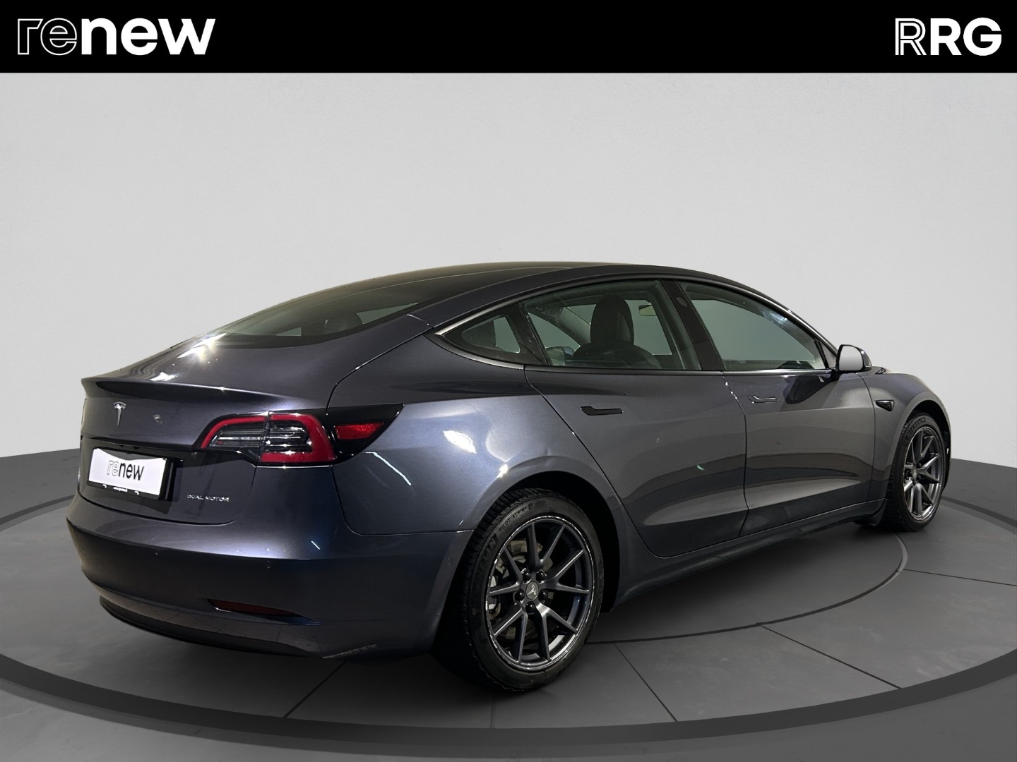 TESLA Model 3 Long Range Dual Motor AWD-showroom-element-2