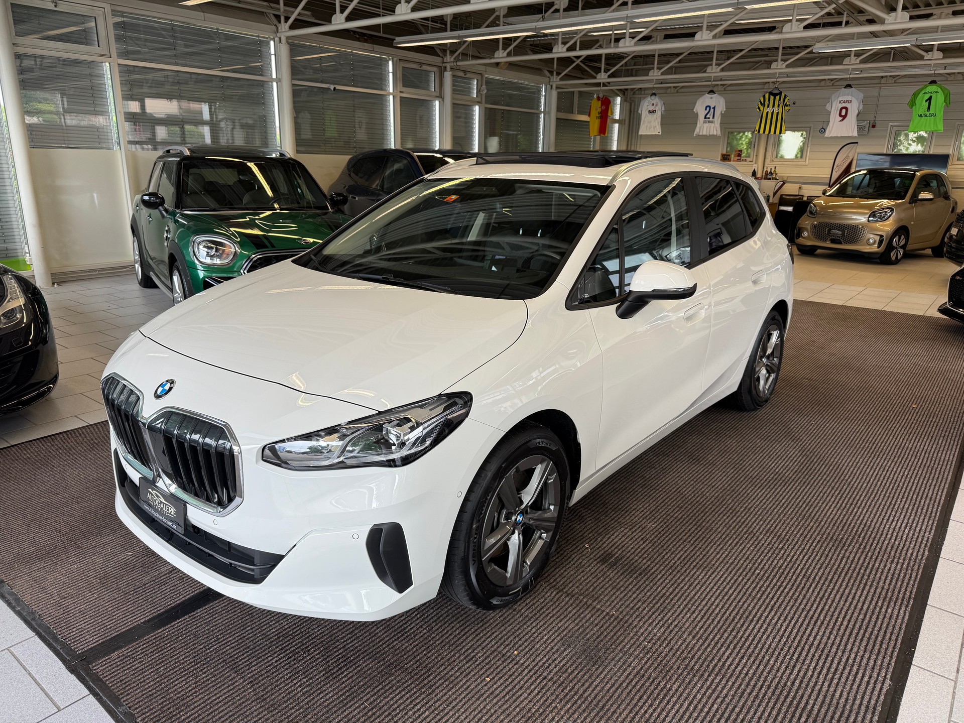 BMW 223d Active Tourer xDrive DKG | CH Swiss | Panorama | Head Up | AHK | Driving Assist PLUS | Innovation | Travel |