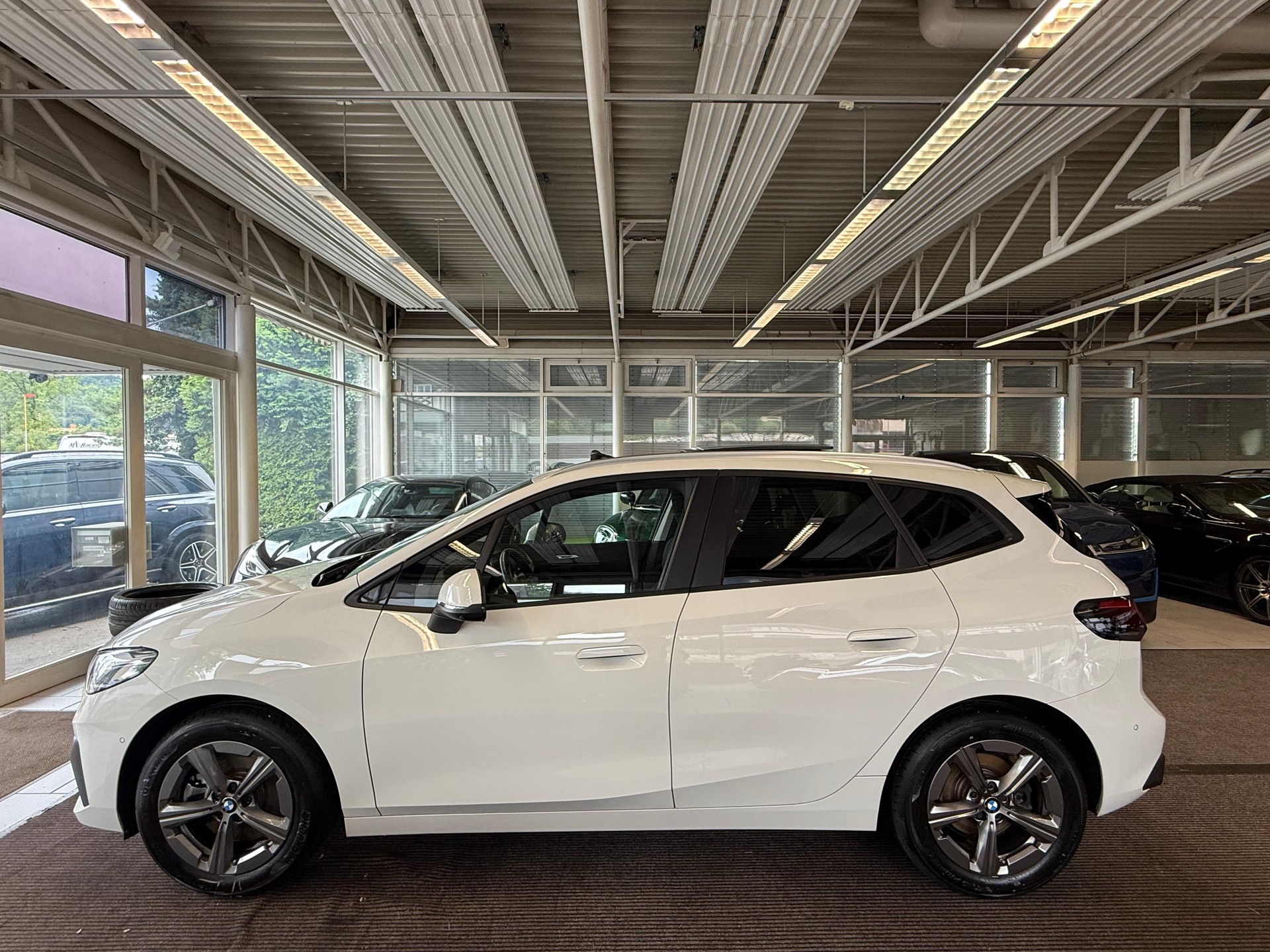 BMW 223d Active Tourer xDrive DKG | CH Swiss | Panorama | Head Up | AHK | Driving Assist PLUS | Innovation | Travel |-showroom-element-3