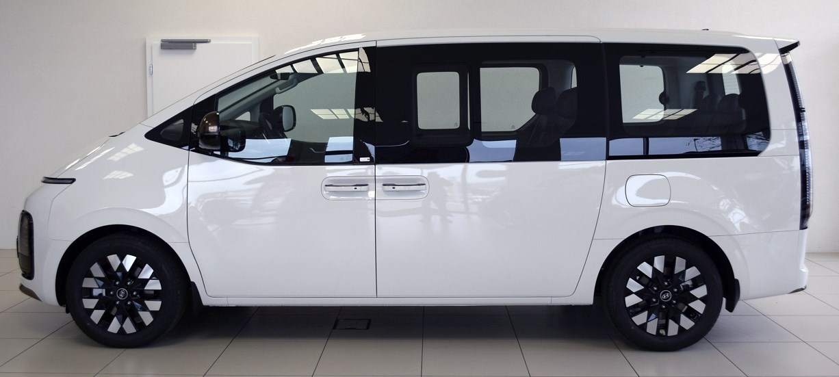 HYUNDAI Staria Premium 1.6 GDi HEV Vertex-showroom-element-1