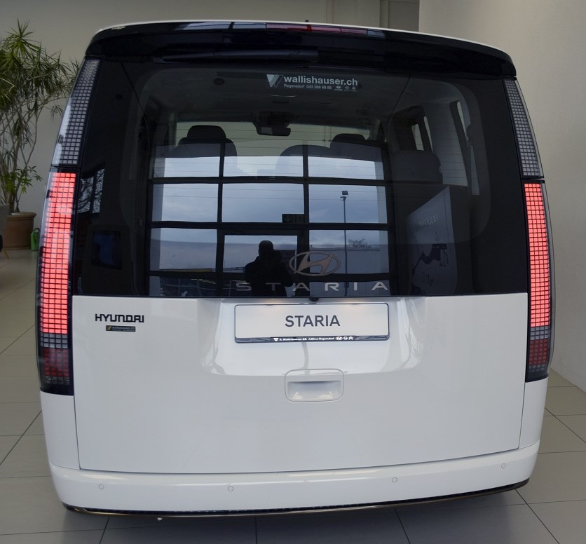HYUNDAI Staria Premium 1.6 GDi HEV Vertex-showroom-element-3