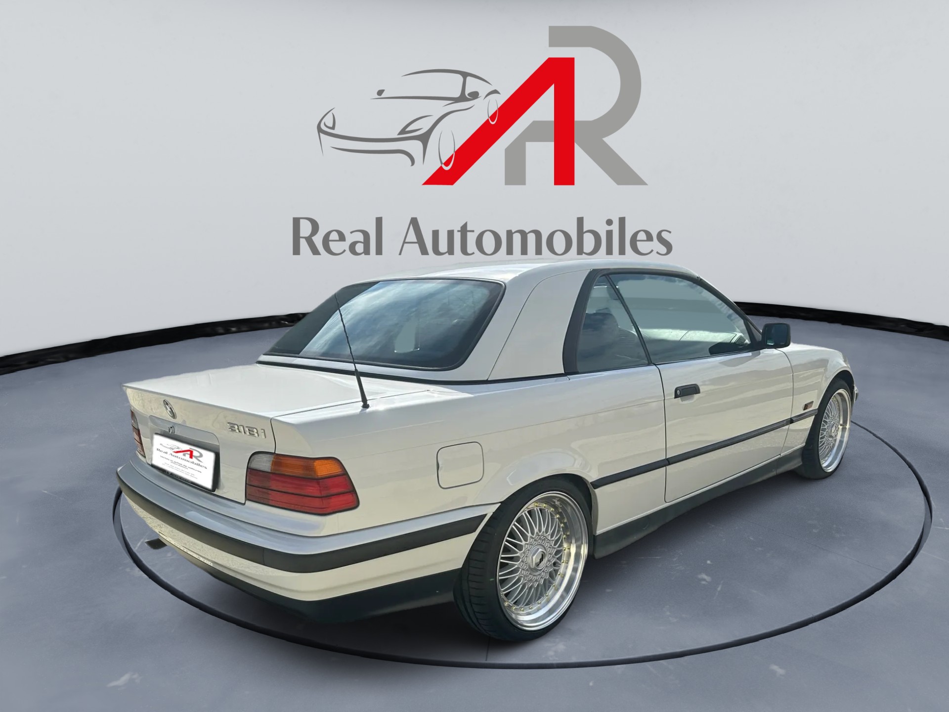 BMW 318 Cabriolet-image-1