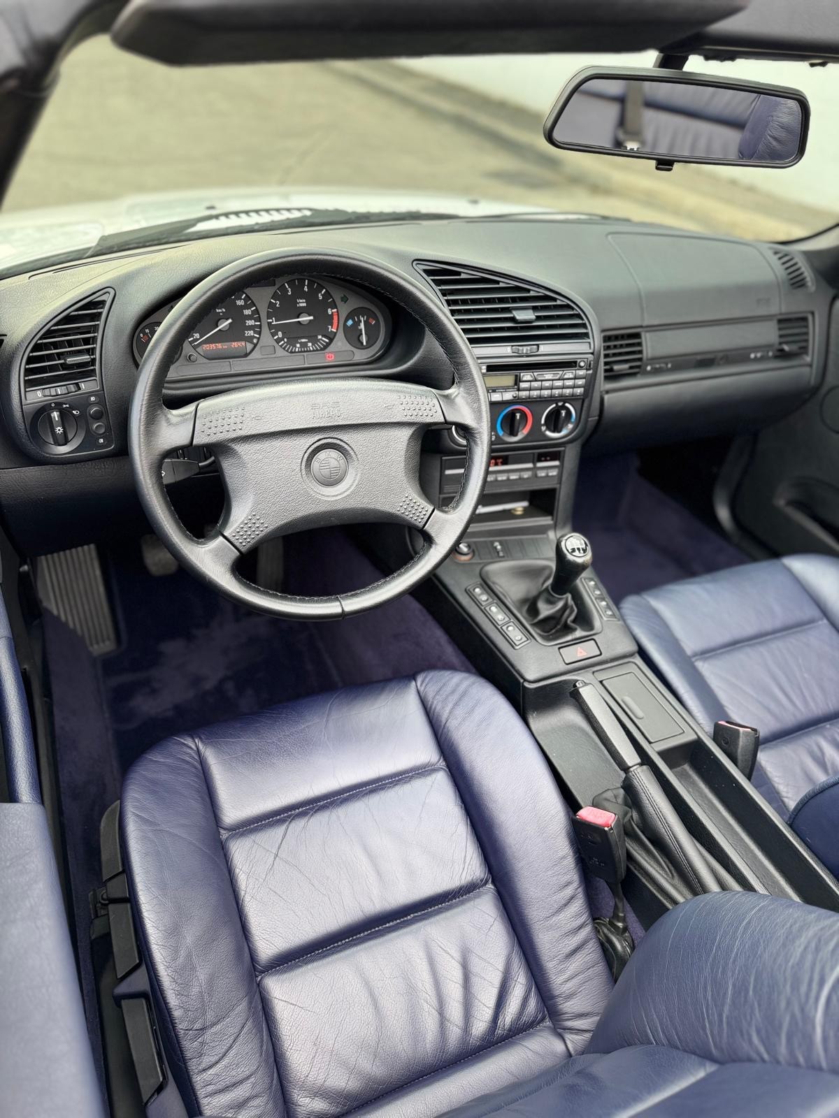 BMW 318 Cabriolet-image-5