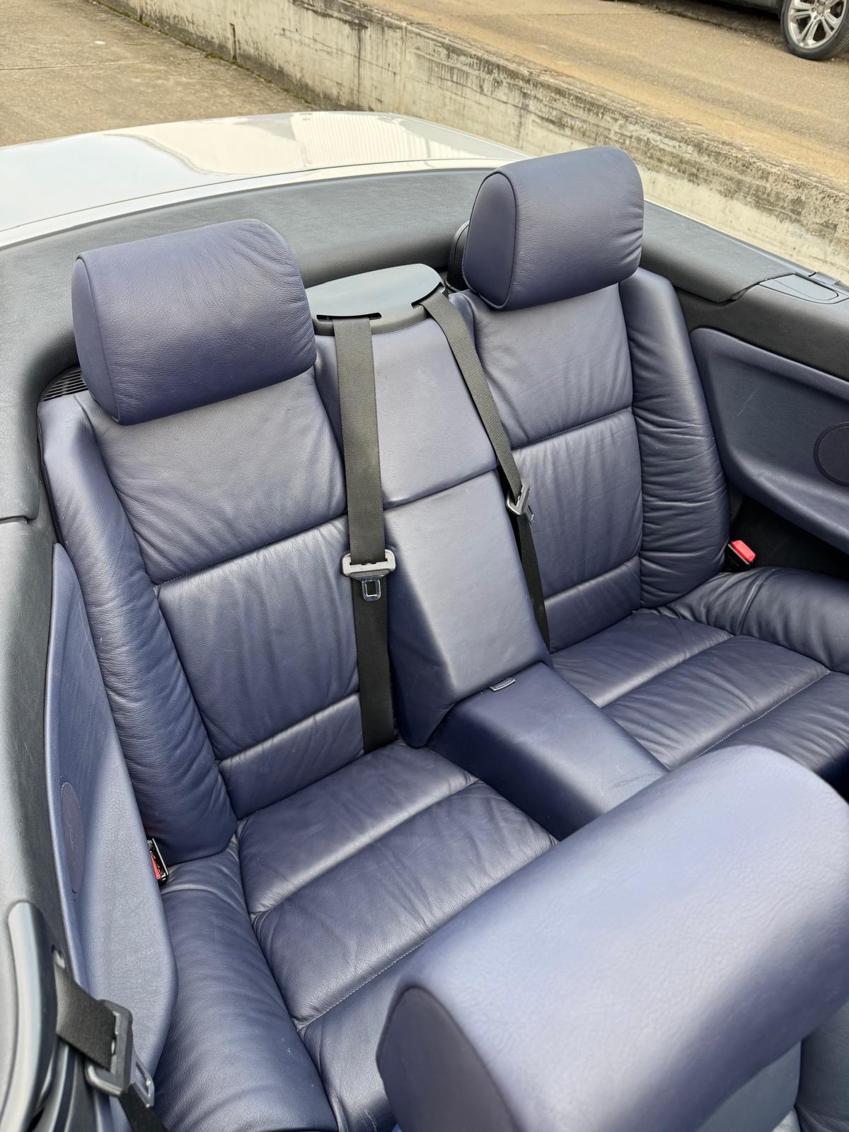 BMW 318 Cabriolet-image-6
