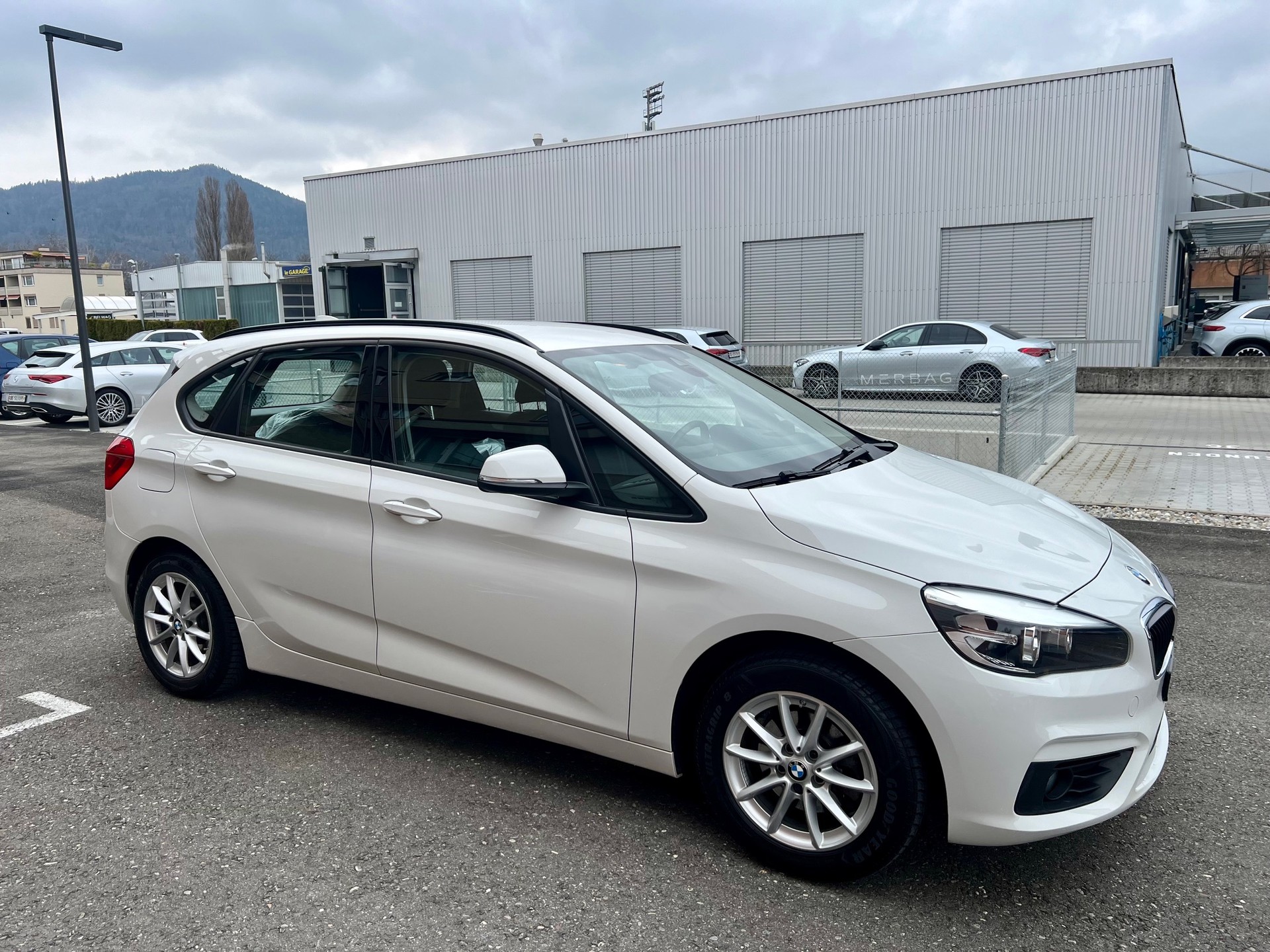 BMW 2.0 Diesel Active Tourer-showroom-element-1