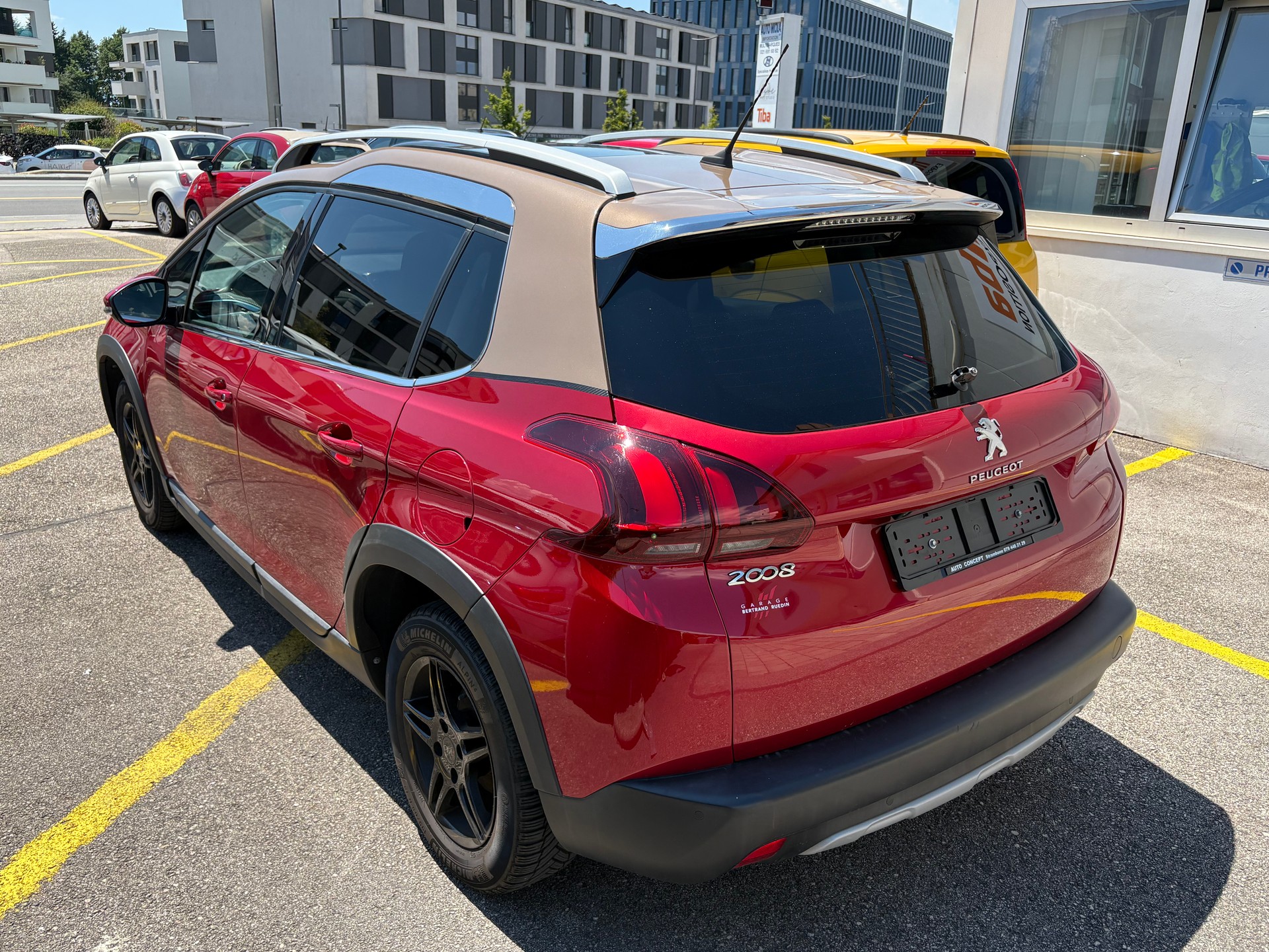PEUGEOT 2008 1.2 PureTech Allurre EAT6-image-5
