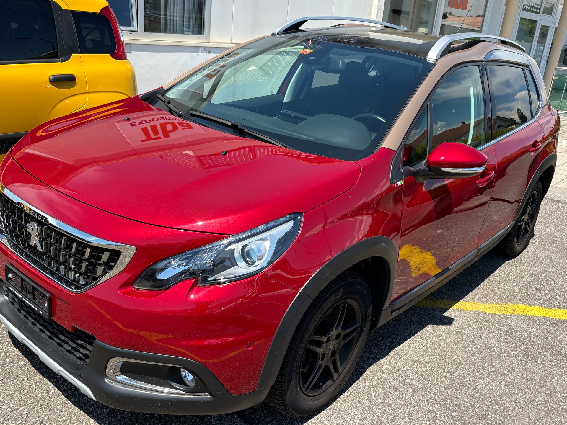 PEUGEOT 2008 1.2 PureTech Allurre EAT6-image-2