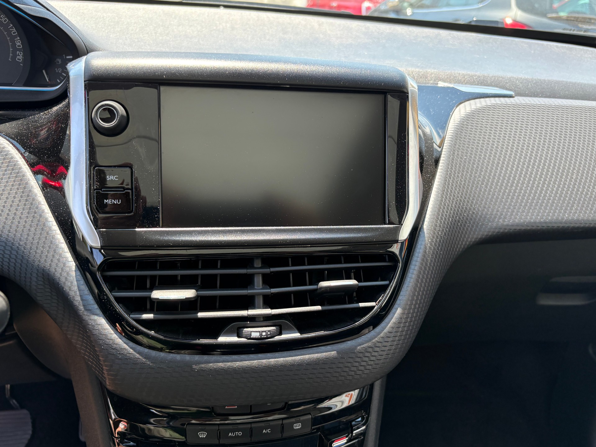 PEUGEOT 2008 1.2 PureTech Allurre EAT6-image-8