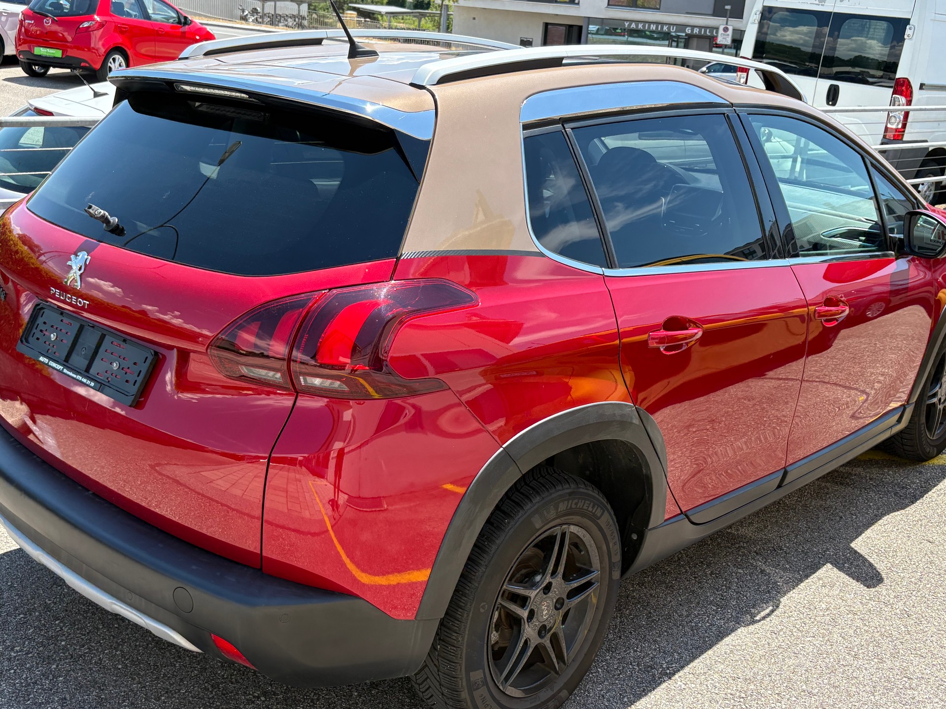 PEUGEOT 2008 1.2 PureTech Allurre EAT6-image-4