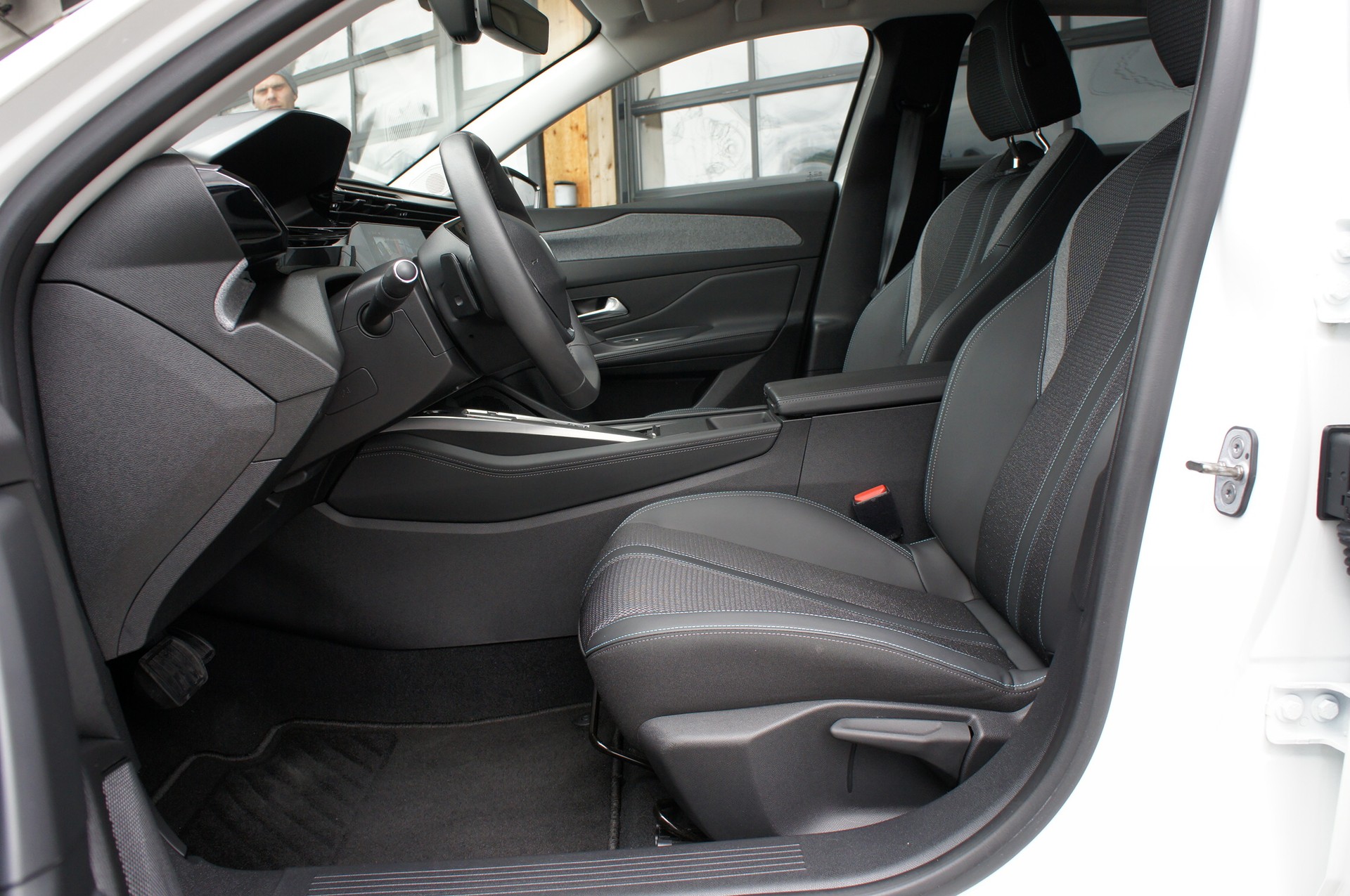 PEUGEOT 308 SW 1.5 BlueHDI Allure Pack EAT8-image-12