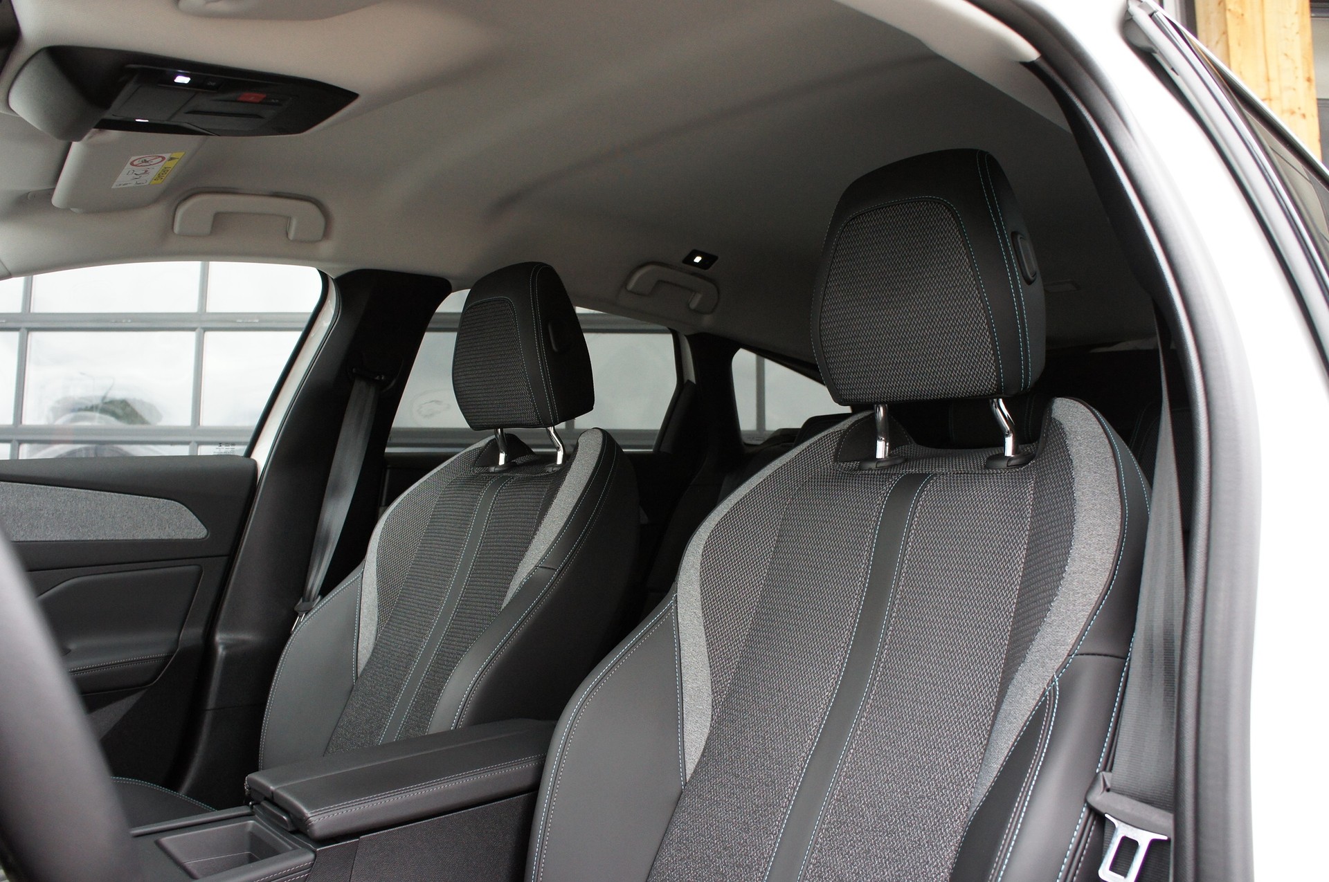 PEUGEOT 308 SW 1.5 BlueHDI Allure Pack EAT8-image-14