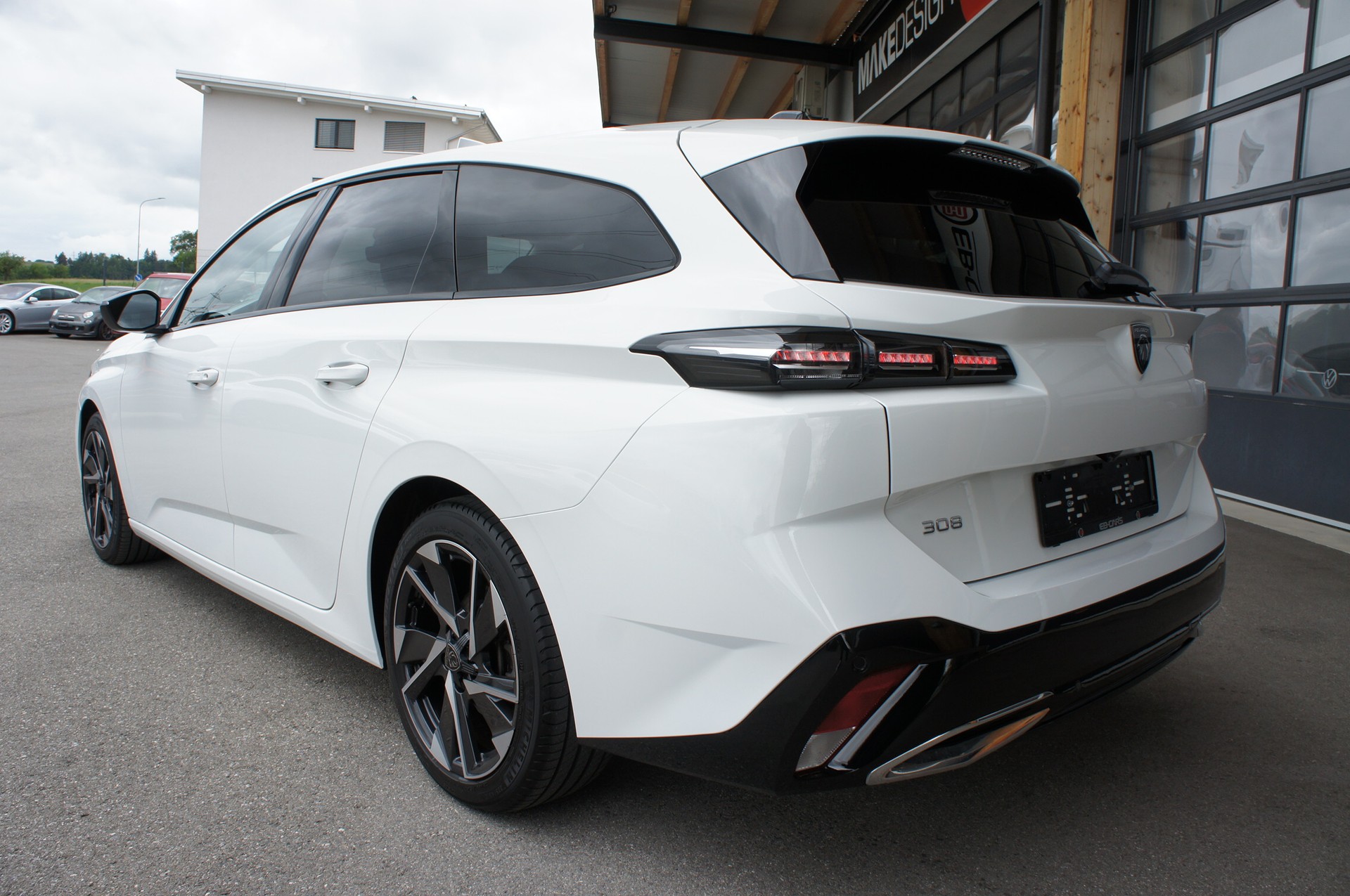 PEUGEOT 308 SW 1.5 BlueHDI Allure Pack EAT8-showroom-element-2