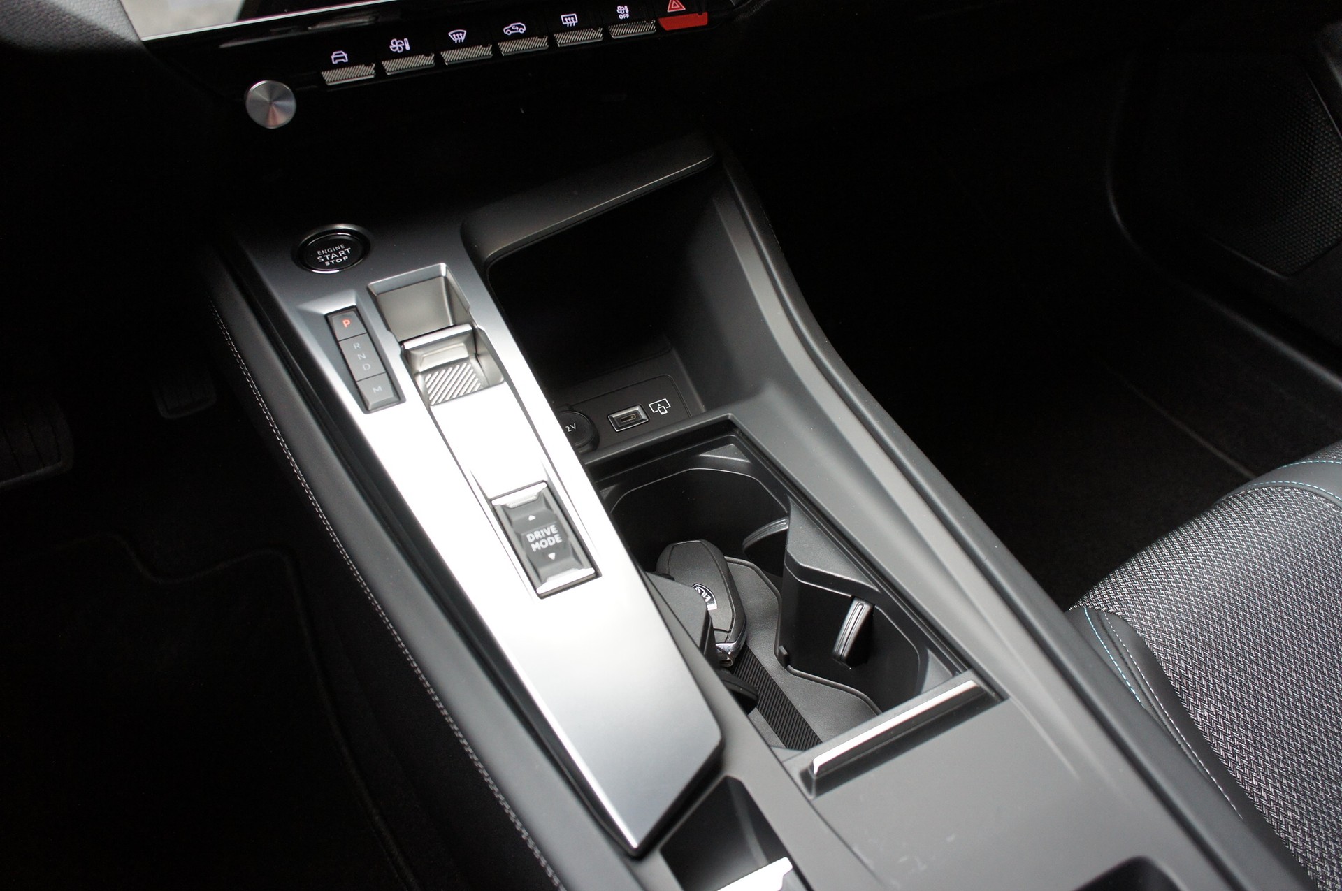 PEUGEOT 308 SW 1.5 BlueHDI Allure Pack EAT8-image-15