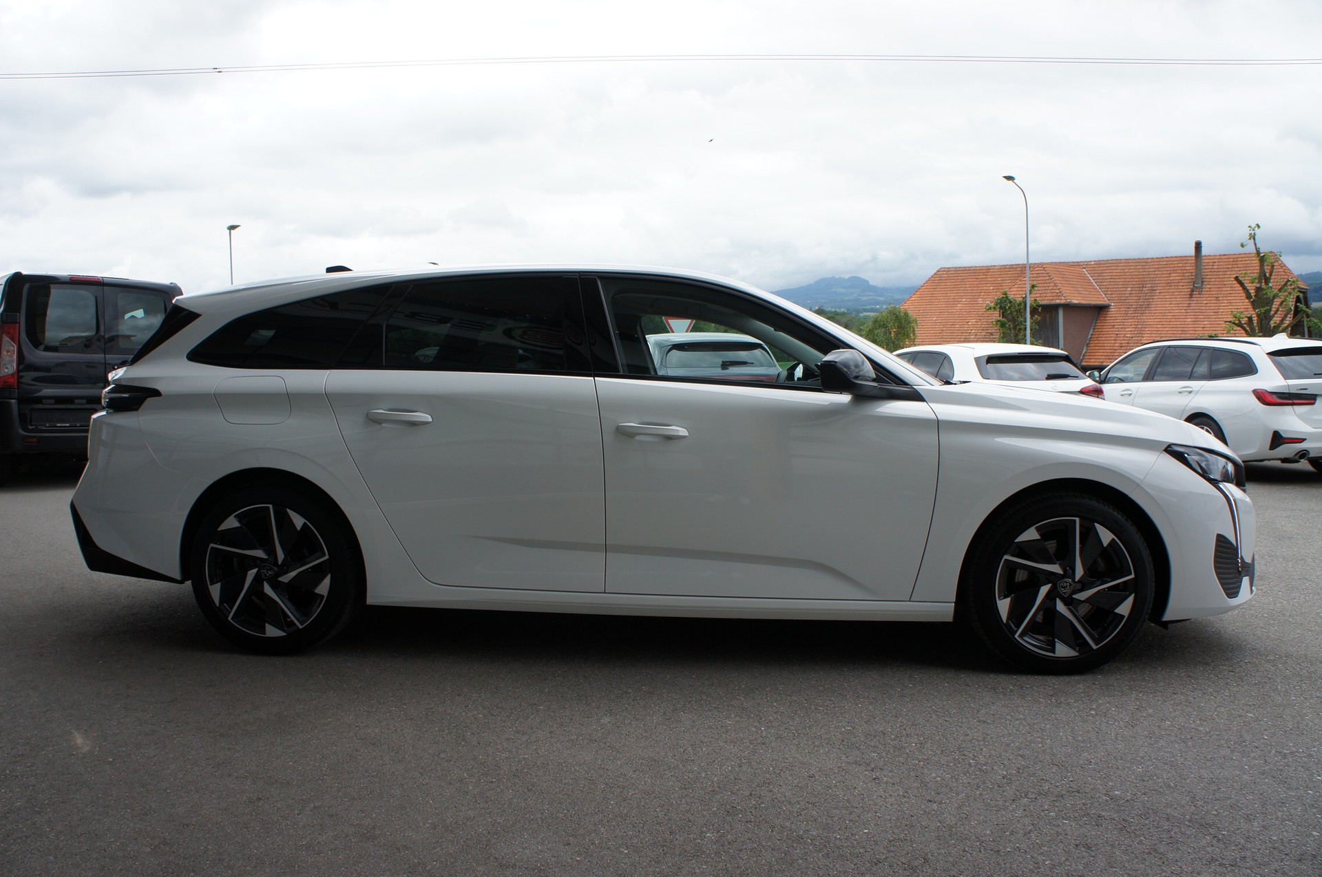 PEUGEOT 308 SW 1.5 BlueHDI Allure Pack EAT8-image-5