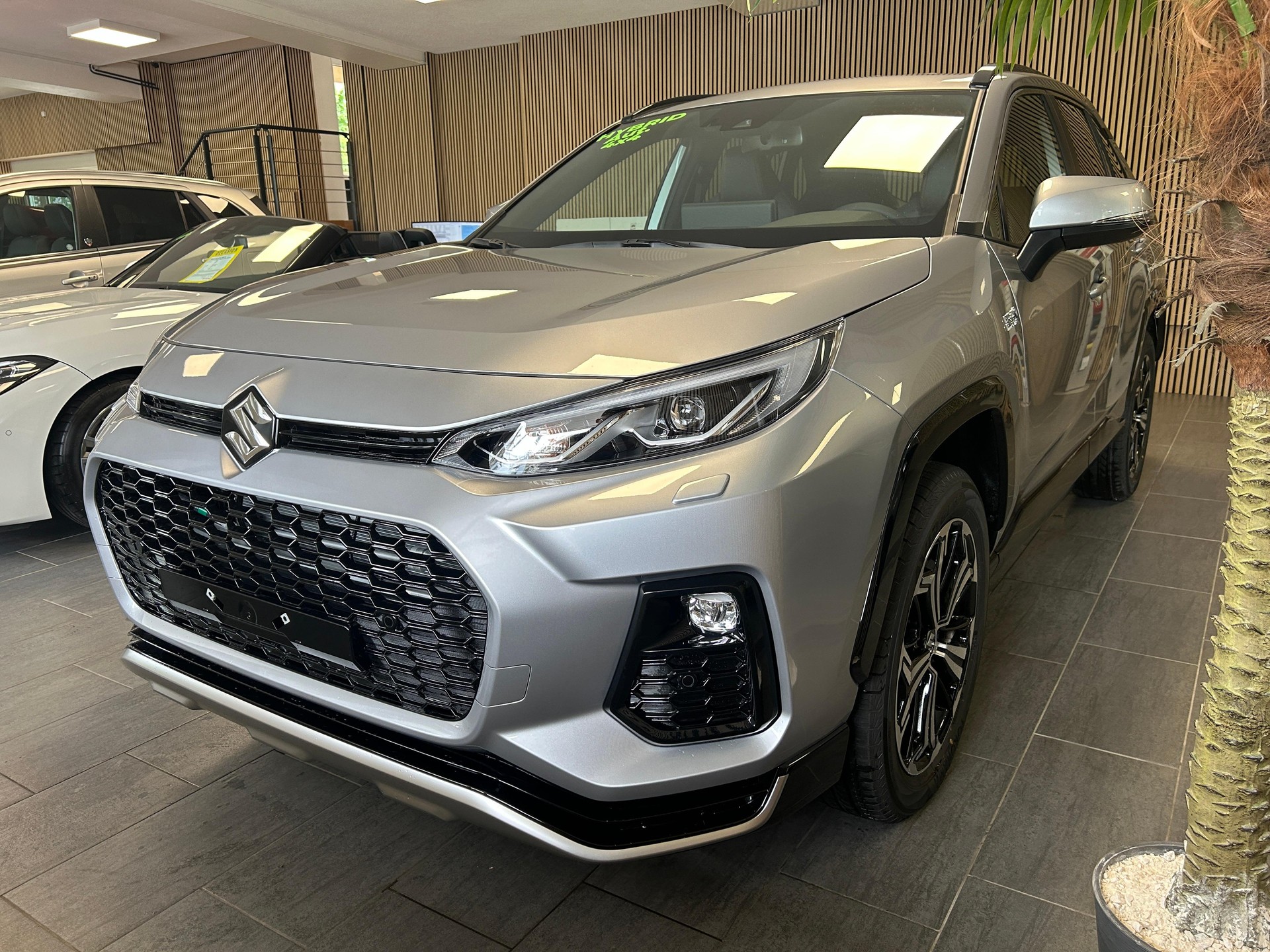 SUZUKI Across 2.5 PHEV Compact Top 4x4-showroom-element-3