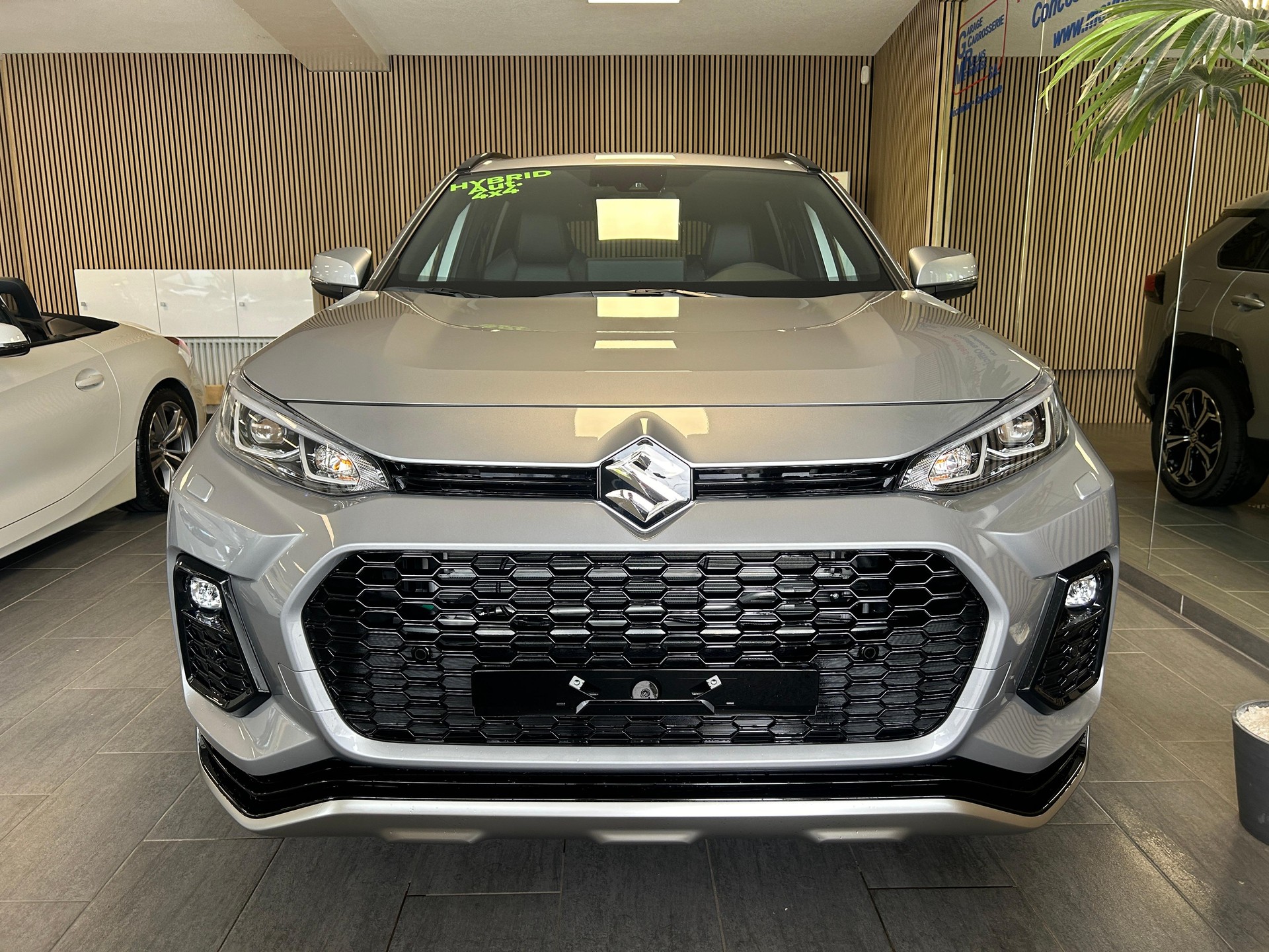 SUZUKI Across 2.5 PHEV Compact Top 4x4-showroom-element-2