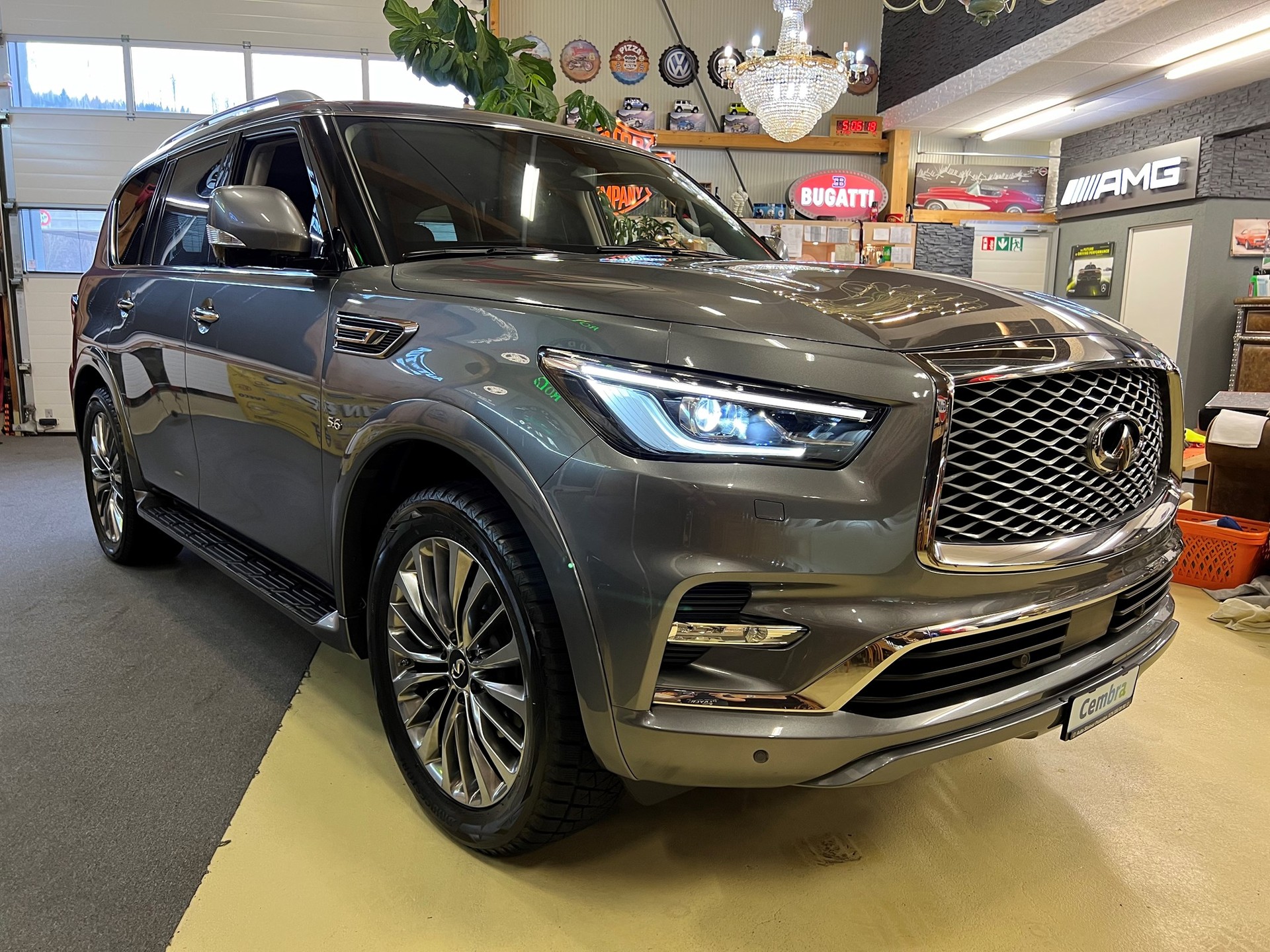 INFINITI CH GEPRÜFT !! QX-80 ALLRAD 7 PLÄTZER SUV. VOLL OPTIONEN. NUR 19`800 KM.LEASING 890.-