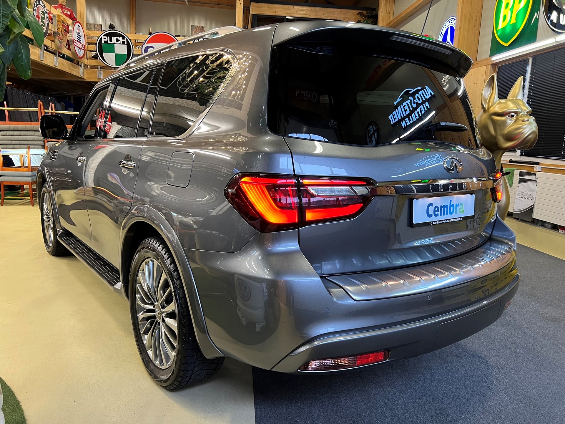 INFINITI CH GEPRÜFT !! QX-80 ALLRAD 7 PLÄTZER SUV. VOLL OPTIONEN. NUR 19`800 KM.LEASING 890.--showroom-element-1
