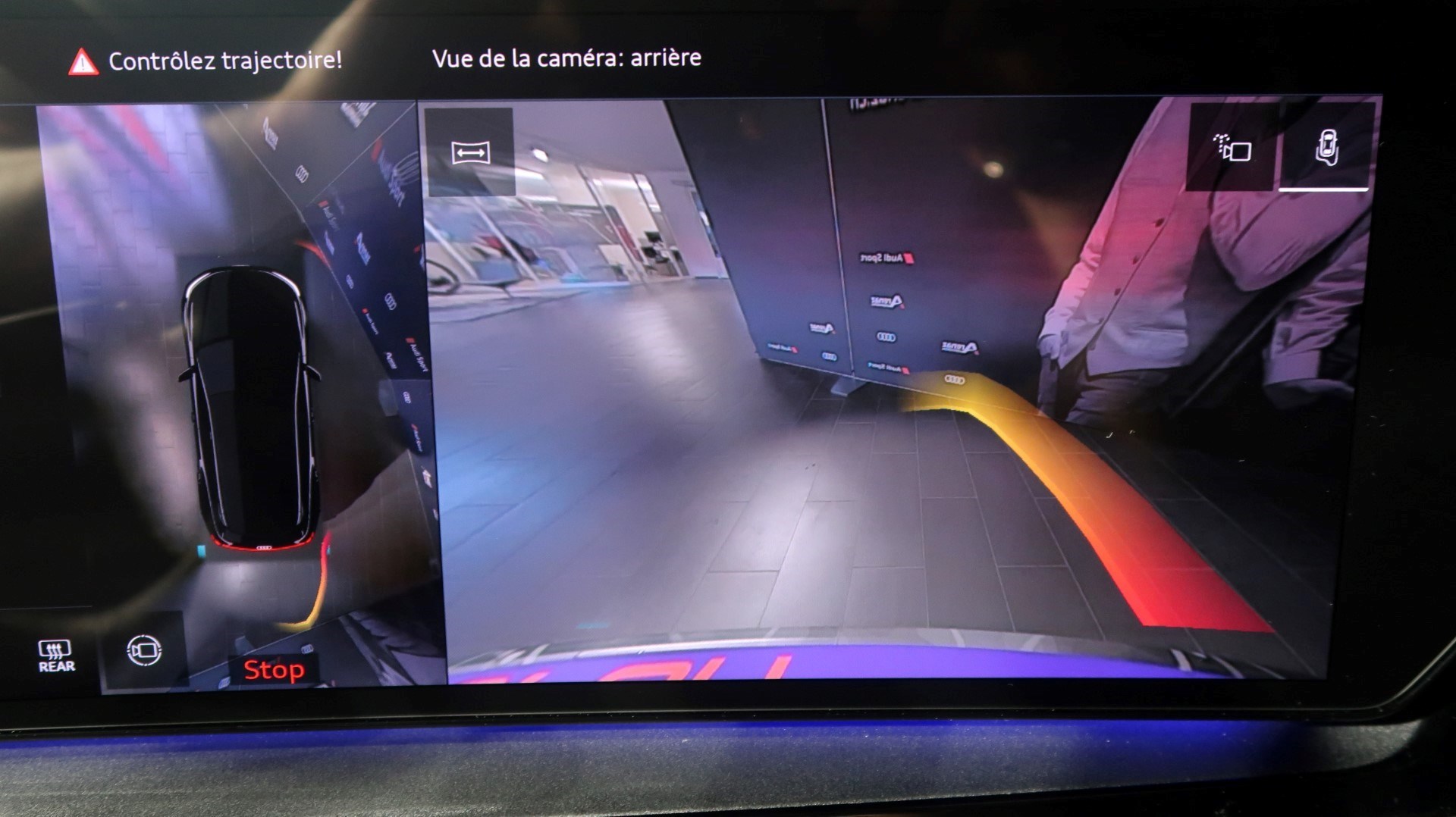 AUDI Q6 e-tron quattro-showroom-element-3