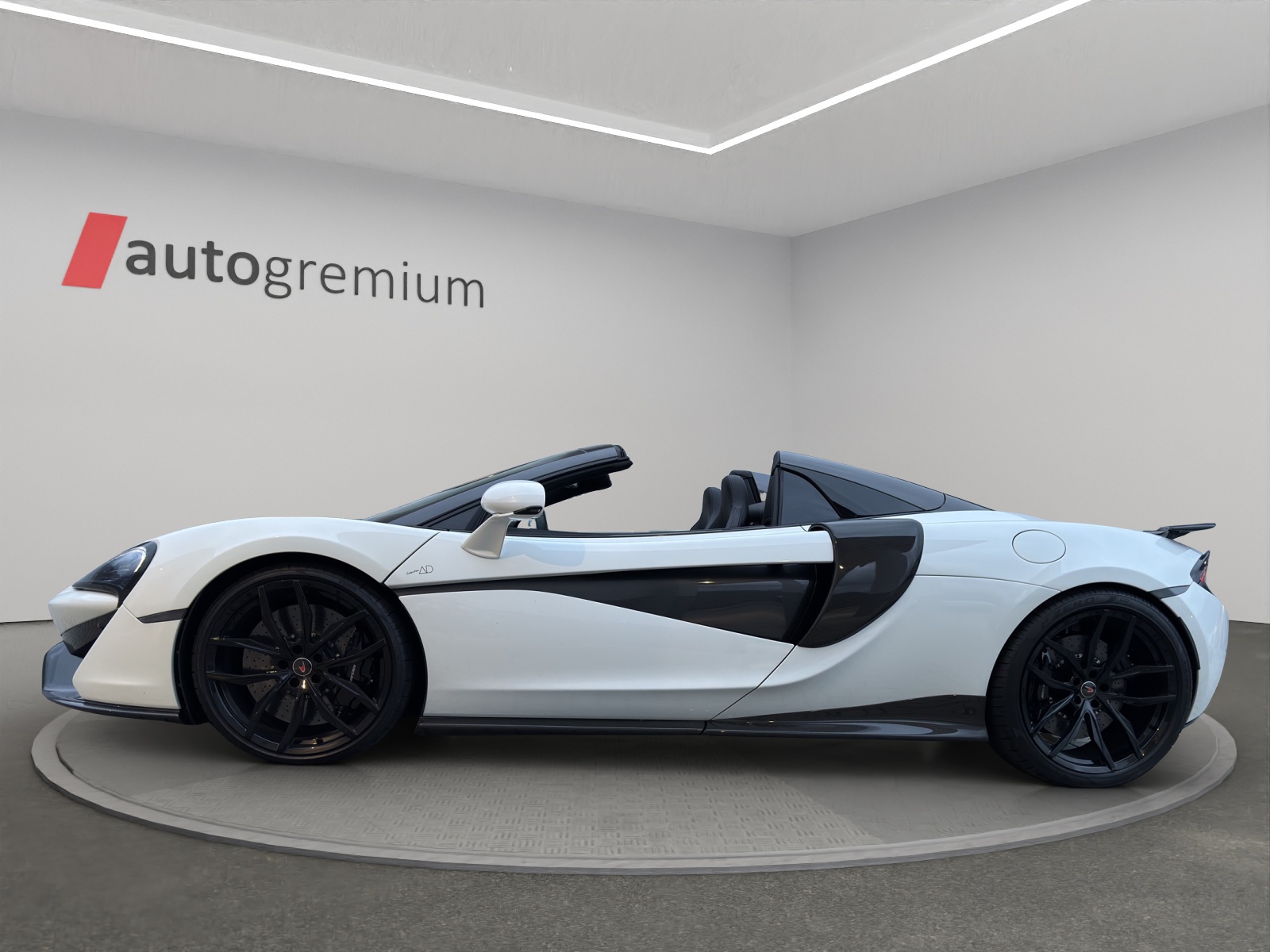 McLAREN 570S Spider 3.8 V8 SSG-showroom-element-3