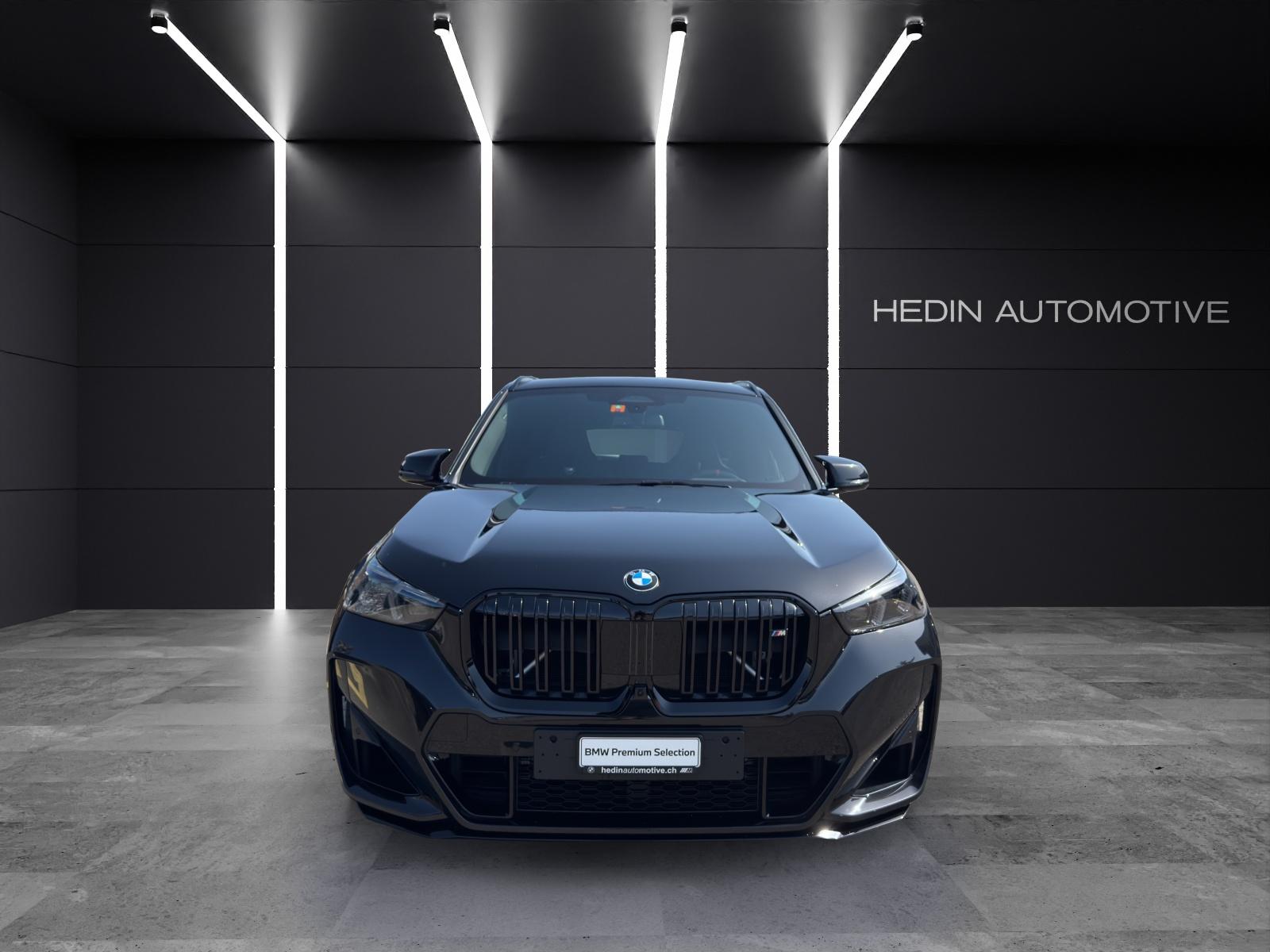 BMW X1 M35i-showroom-element-3