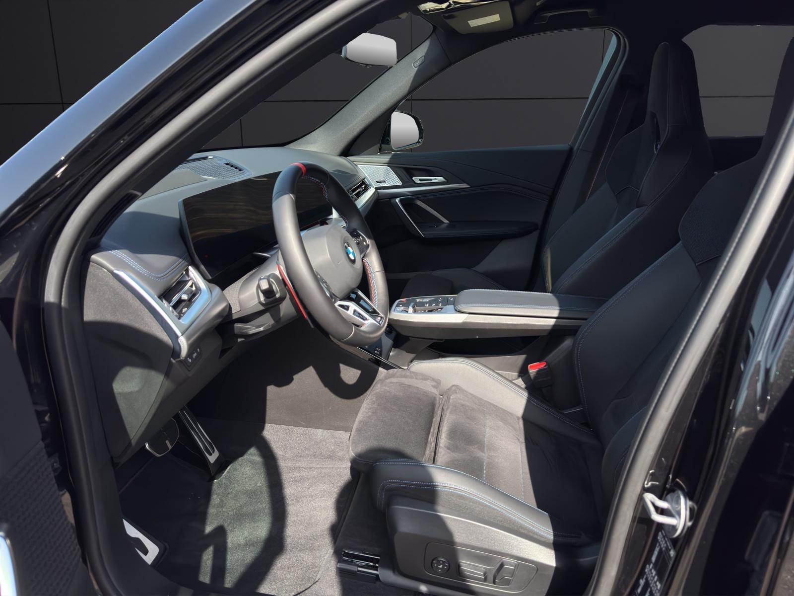 BMW X1 M35i-showroom-element-1