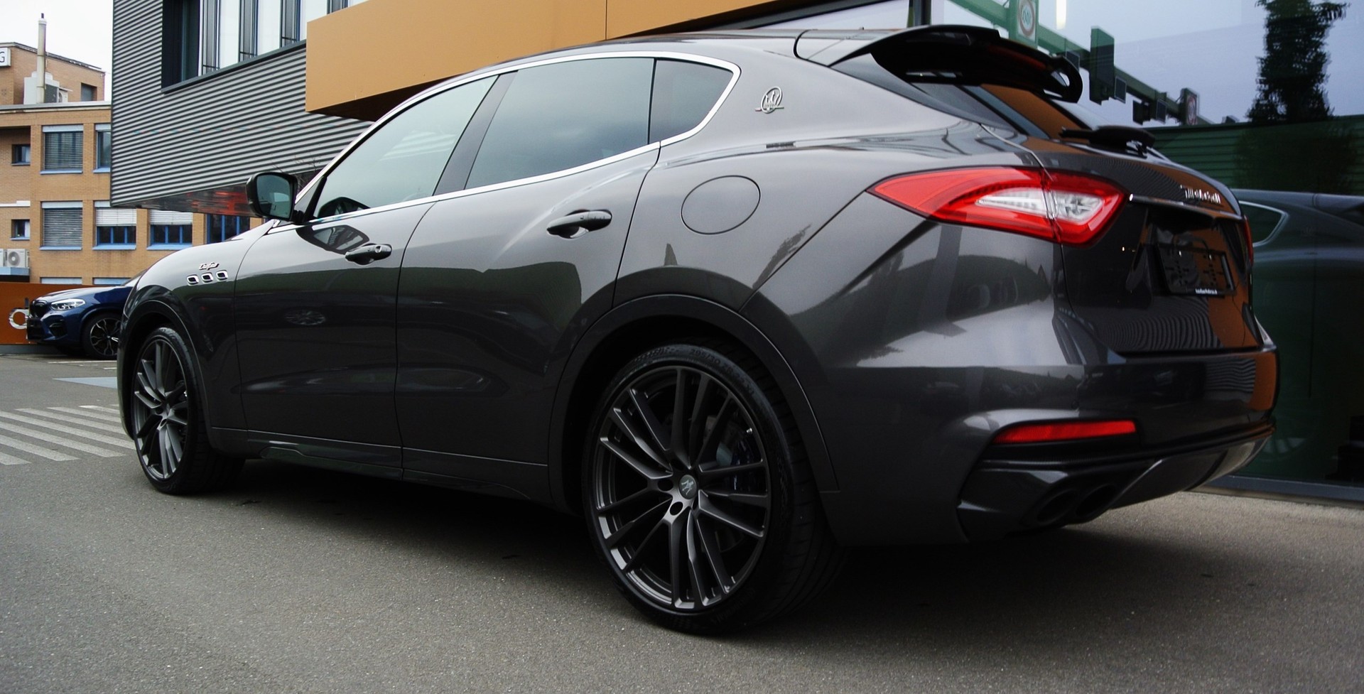 MASERATI Levante 3.8 V8 Trofeo-showroom-element-1
