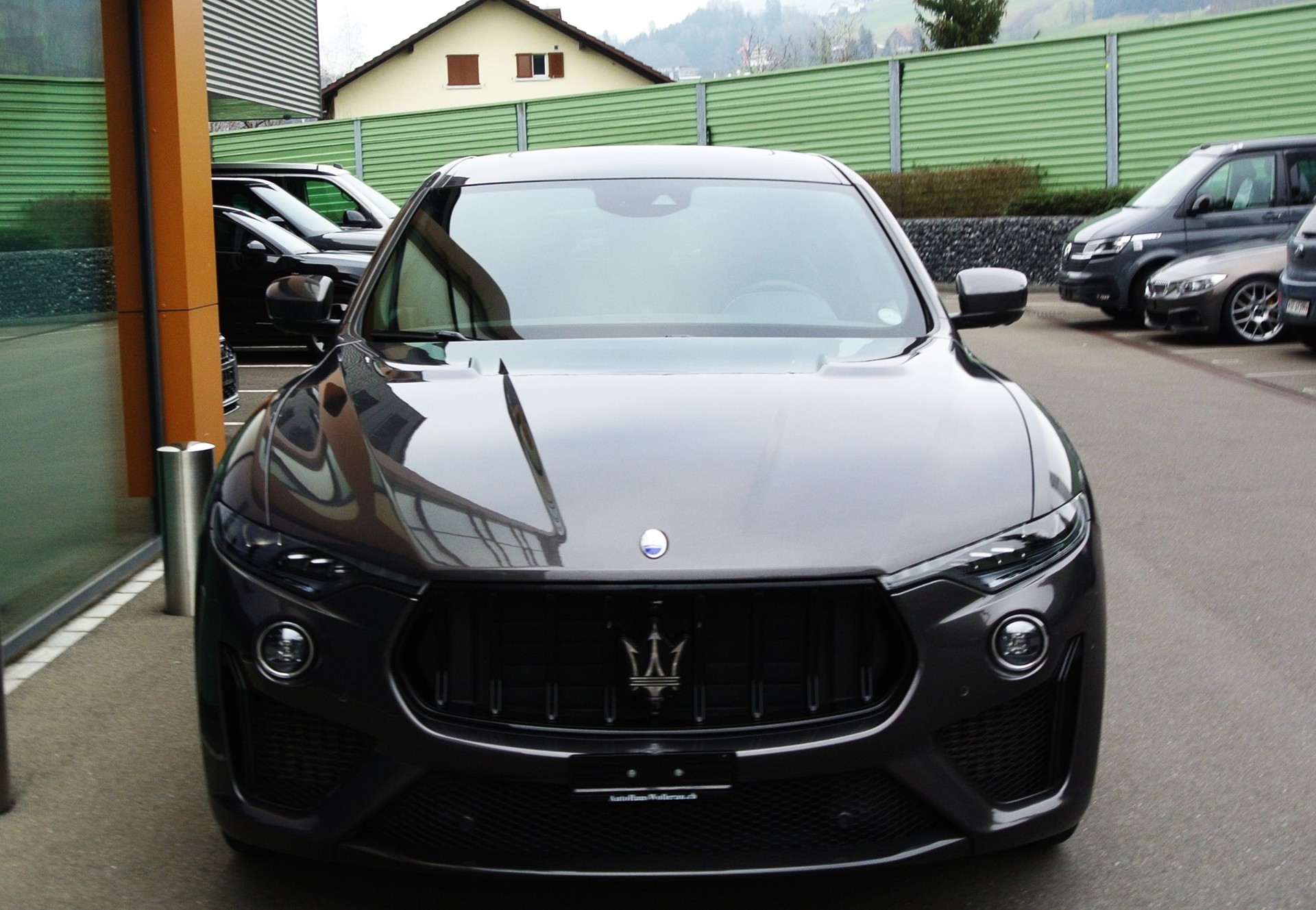 MASERATI Levante 3.8 V8 Trofeo-showroom-element-2