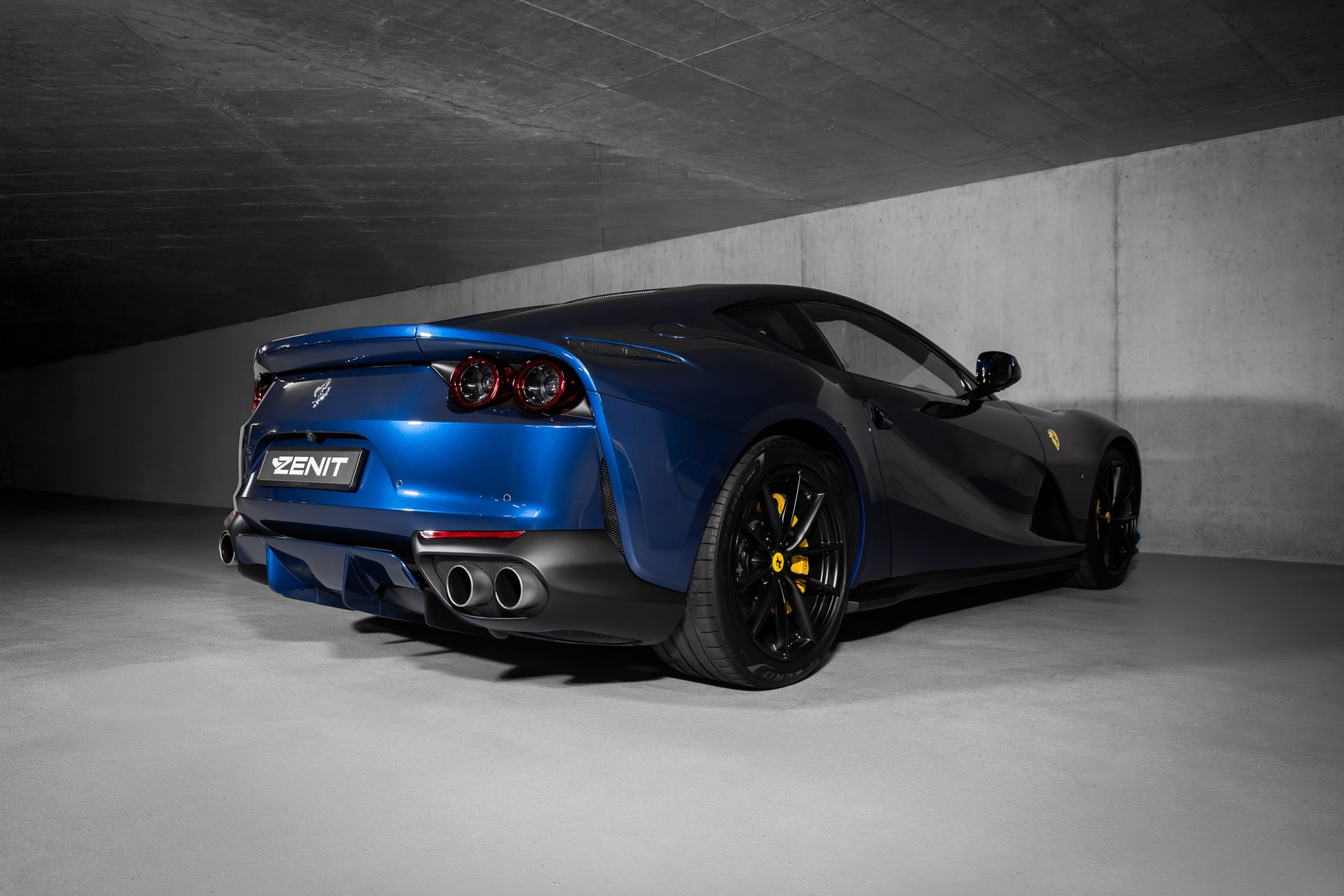 FERRARI 812 Superfast-image-11