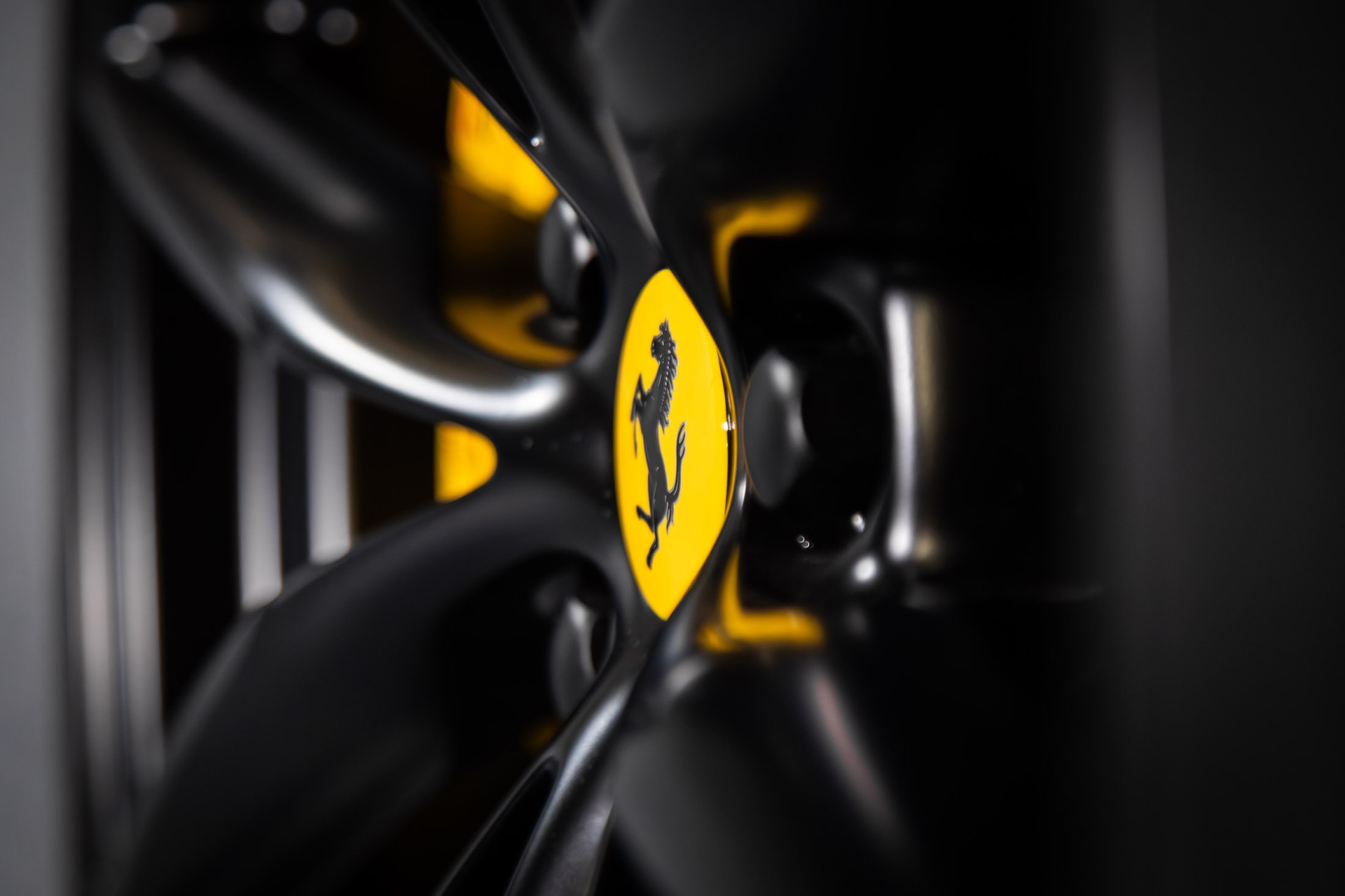 FERRARI 812 Superfast-image-13