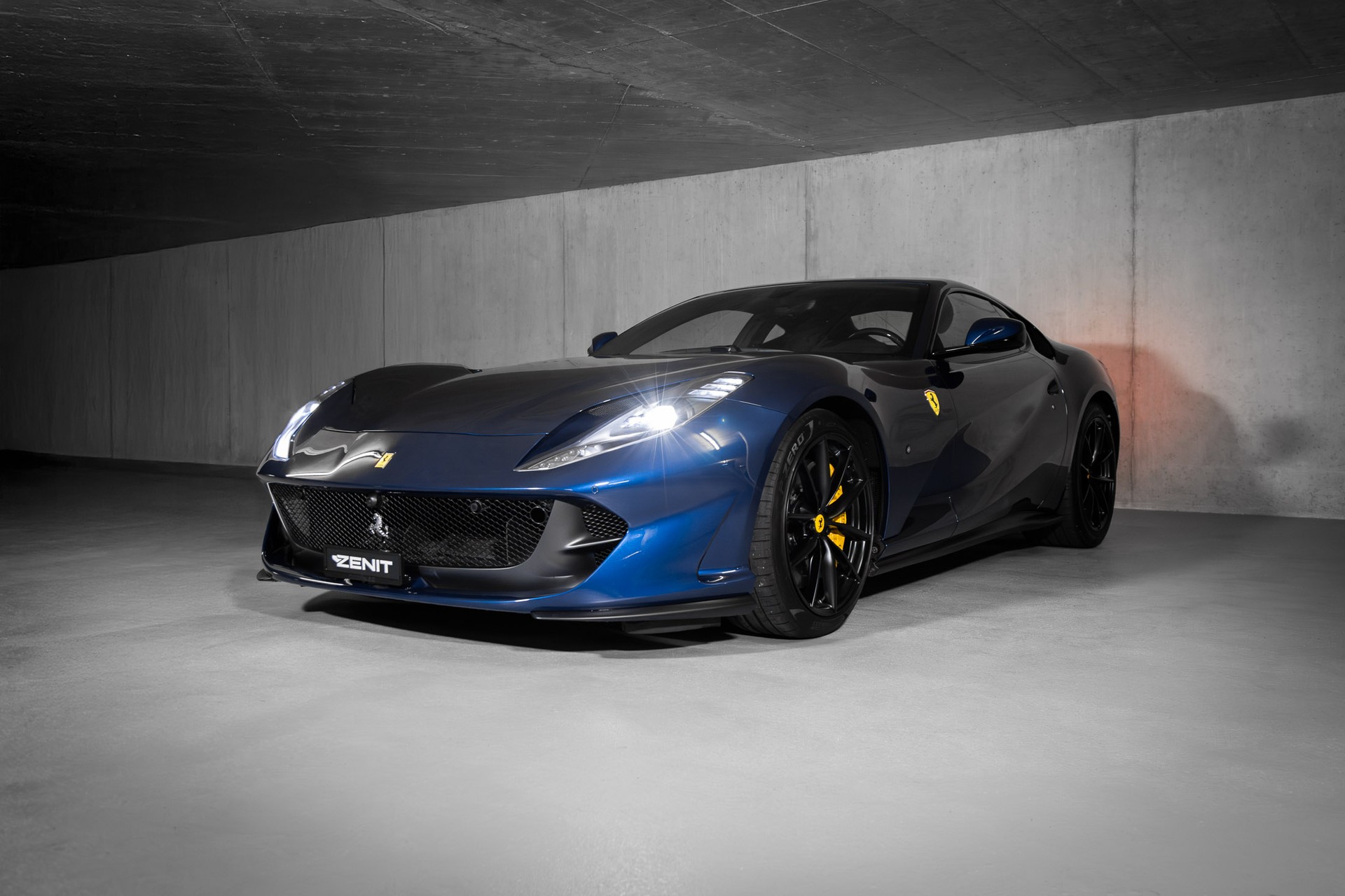 FERRARI 812 Superfast-image-9