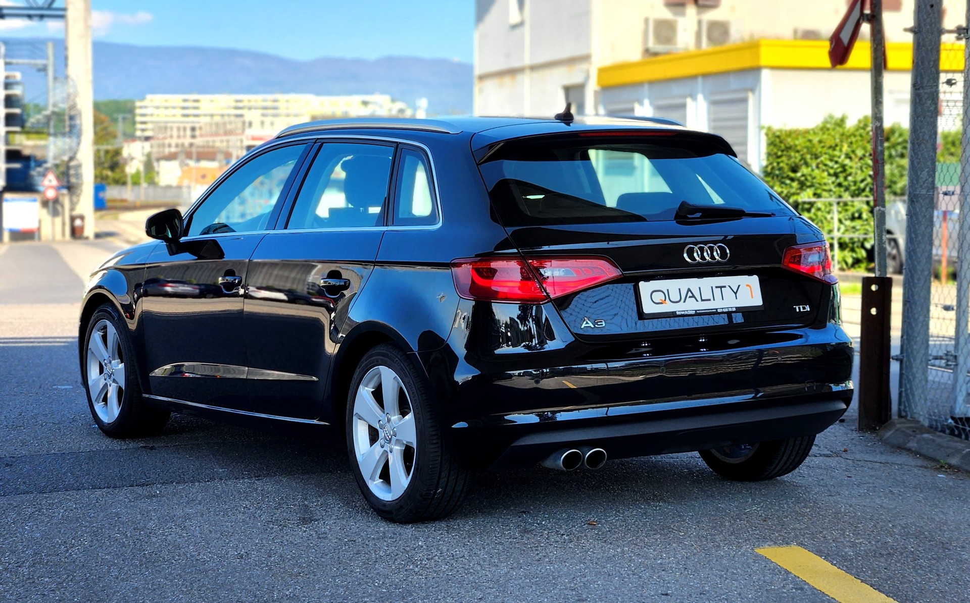 AUDI A3 Sportback 2.0 TDI Attraction-showroom-element-3