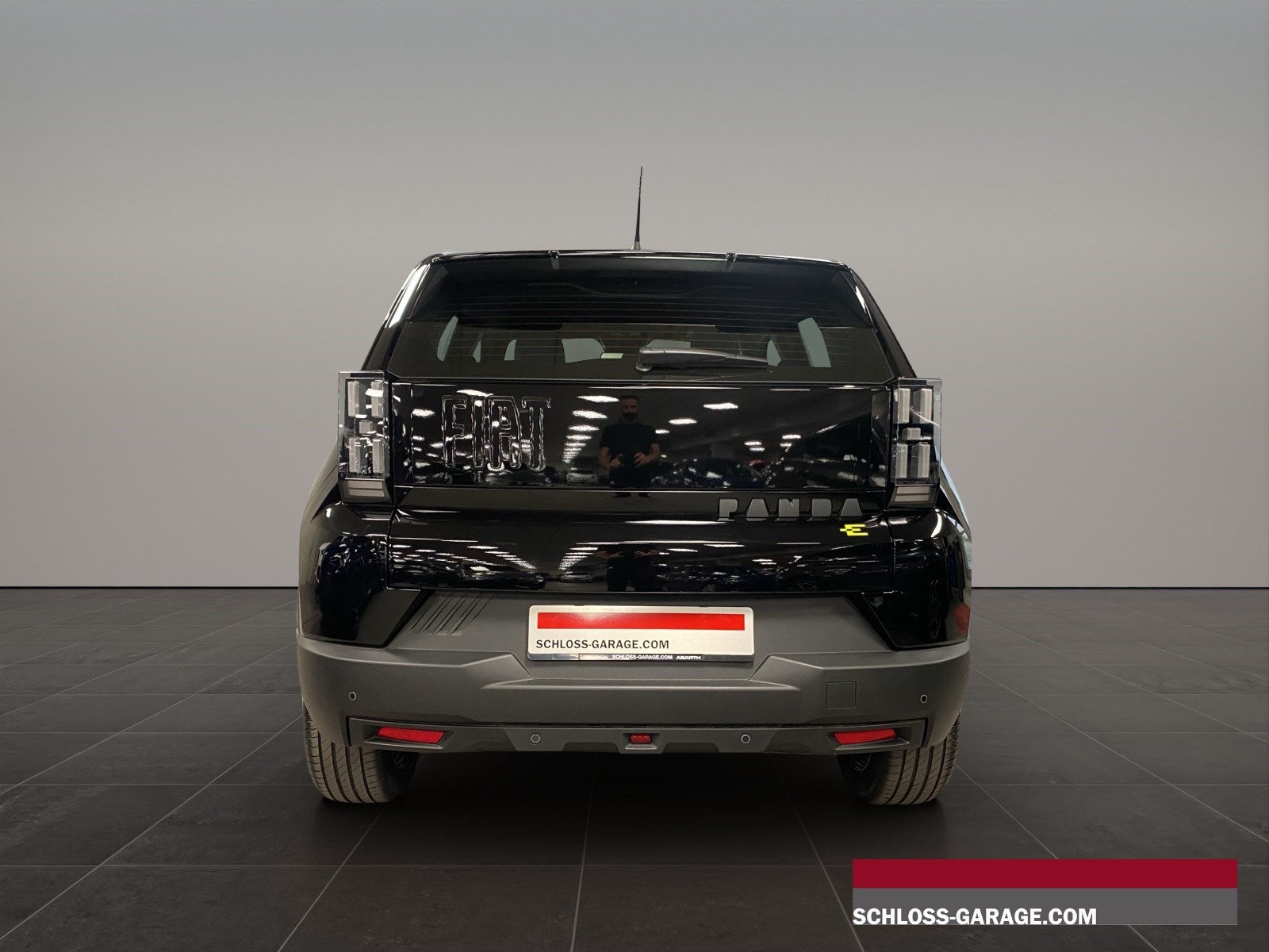 FIAT GRANDE PANDA Red-showroom-element-3