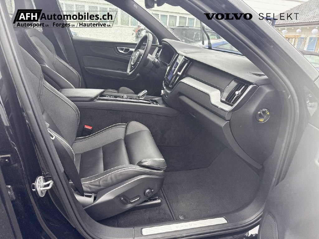 VOLVO XC60 2.0 B5 MH Ultimate Dark AWD-image-8