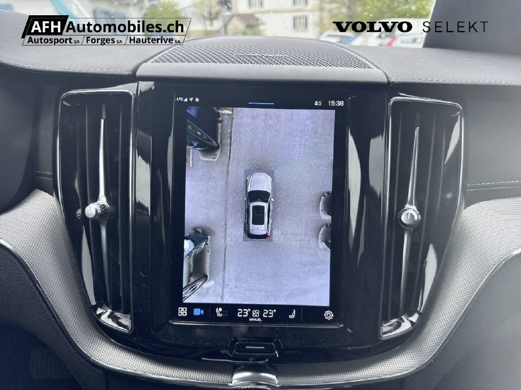 VOLVO XC60 2.0 B5 MH Ultimate Dark AWD-image-12