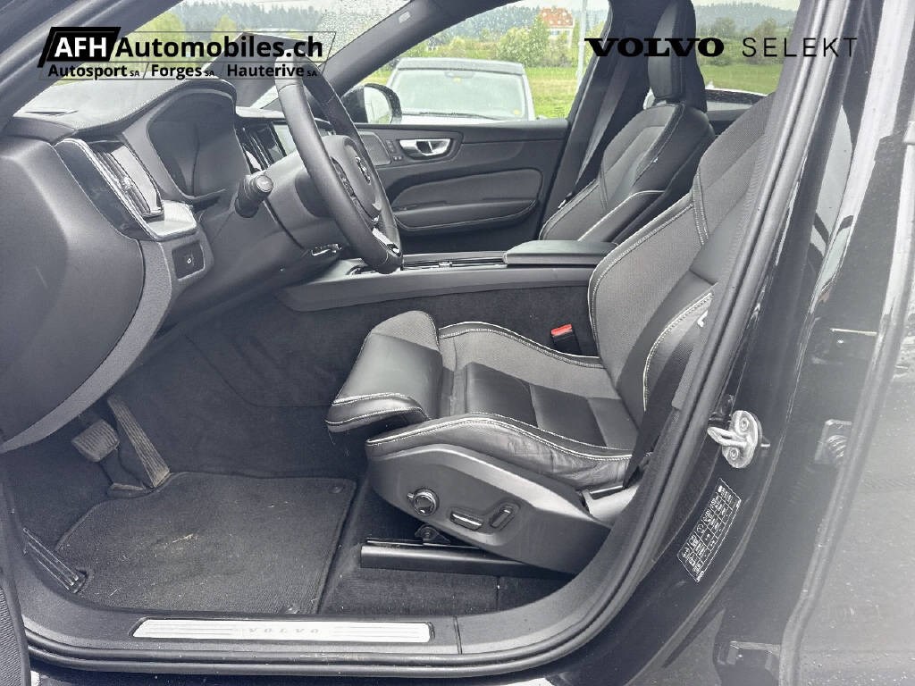 VOLVO XC60 2.0 B5 MH Ultimate Dark AWD-image-13