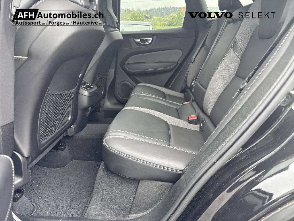 VOLVO XC60 2.0 B5 MH Ultimate Dark AWD-image-14