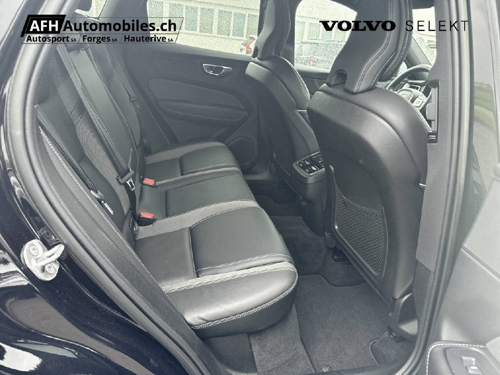 VOLVO XC60 2.0 B5 MH Ultimate Dark AWD-image-15