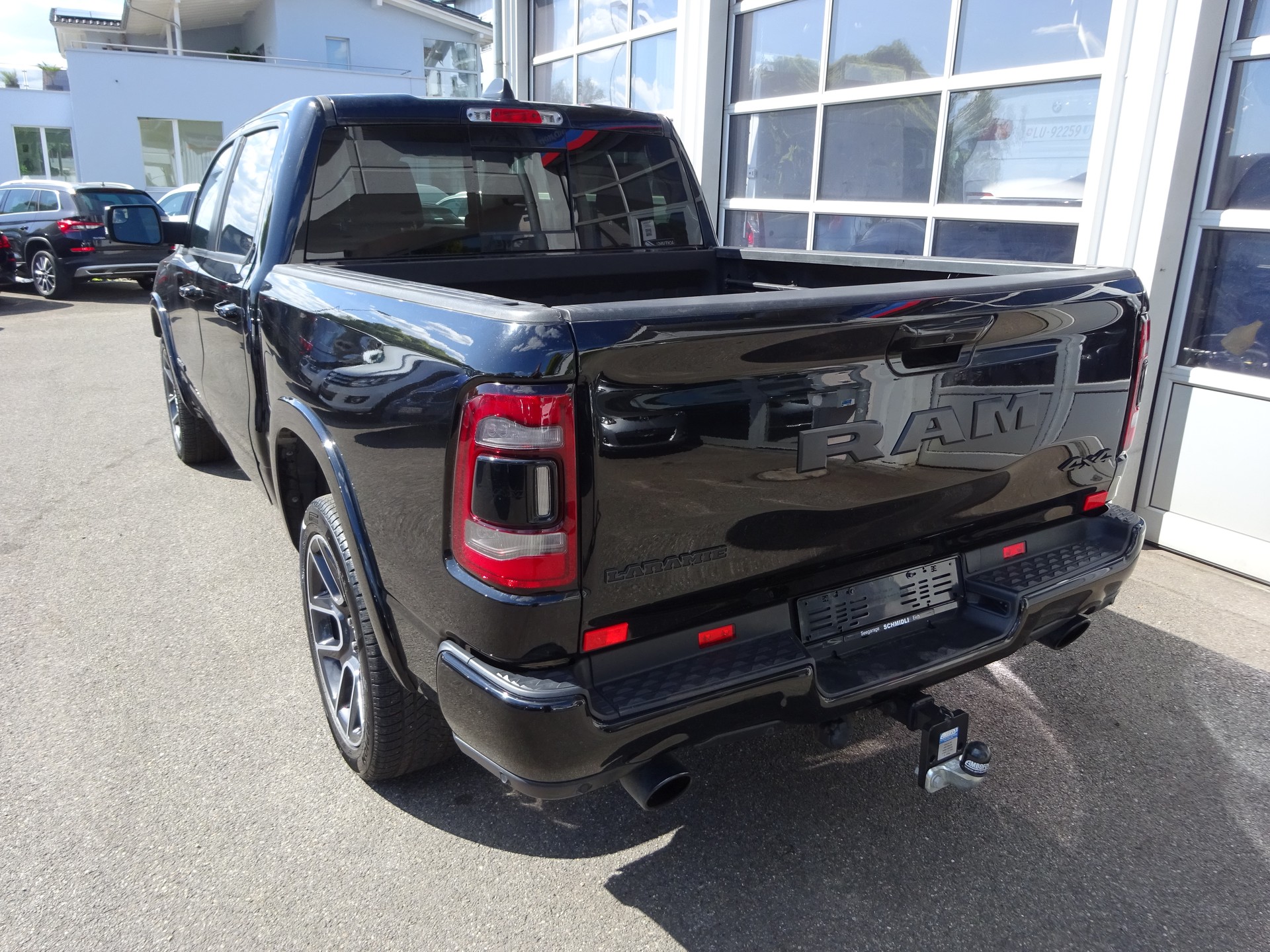 DODGE Crew Cab 5.7 Hemi-showroom-element-1