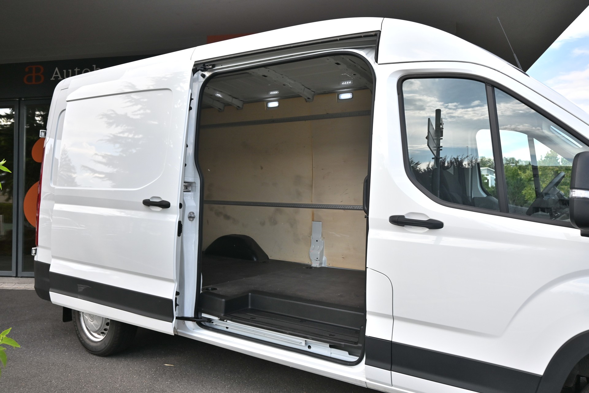 MAXUS Deliver 9 BASE L3H2 2.0-showroom-element-3