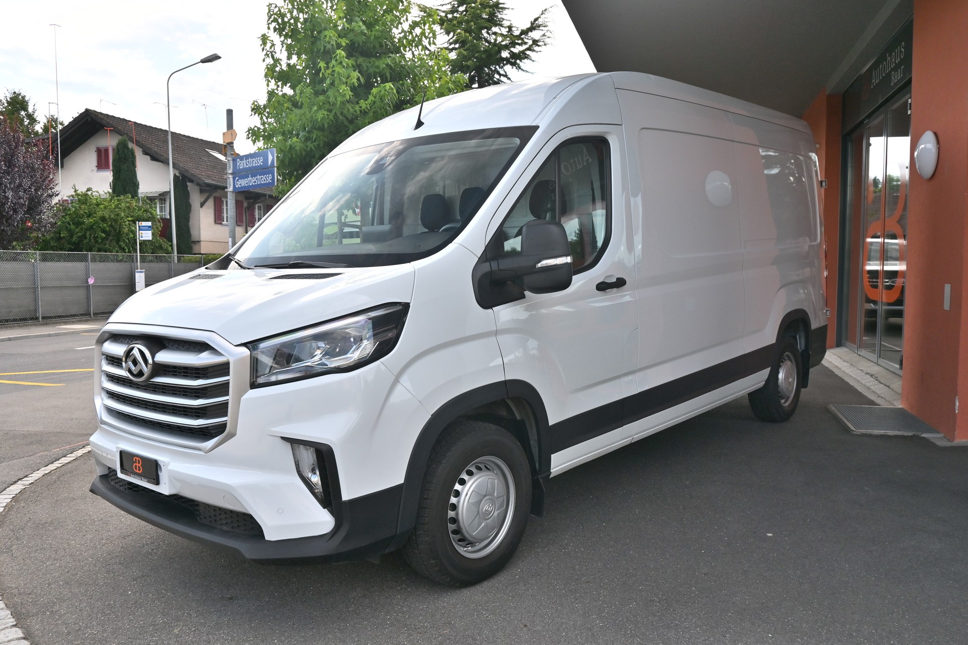 MAXUS Deliver 9 BASE L3H2 2.0-showroom-element-1
