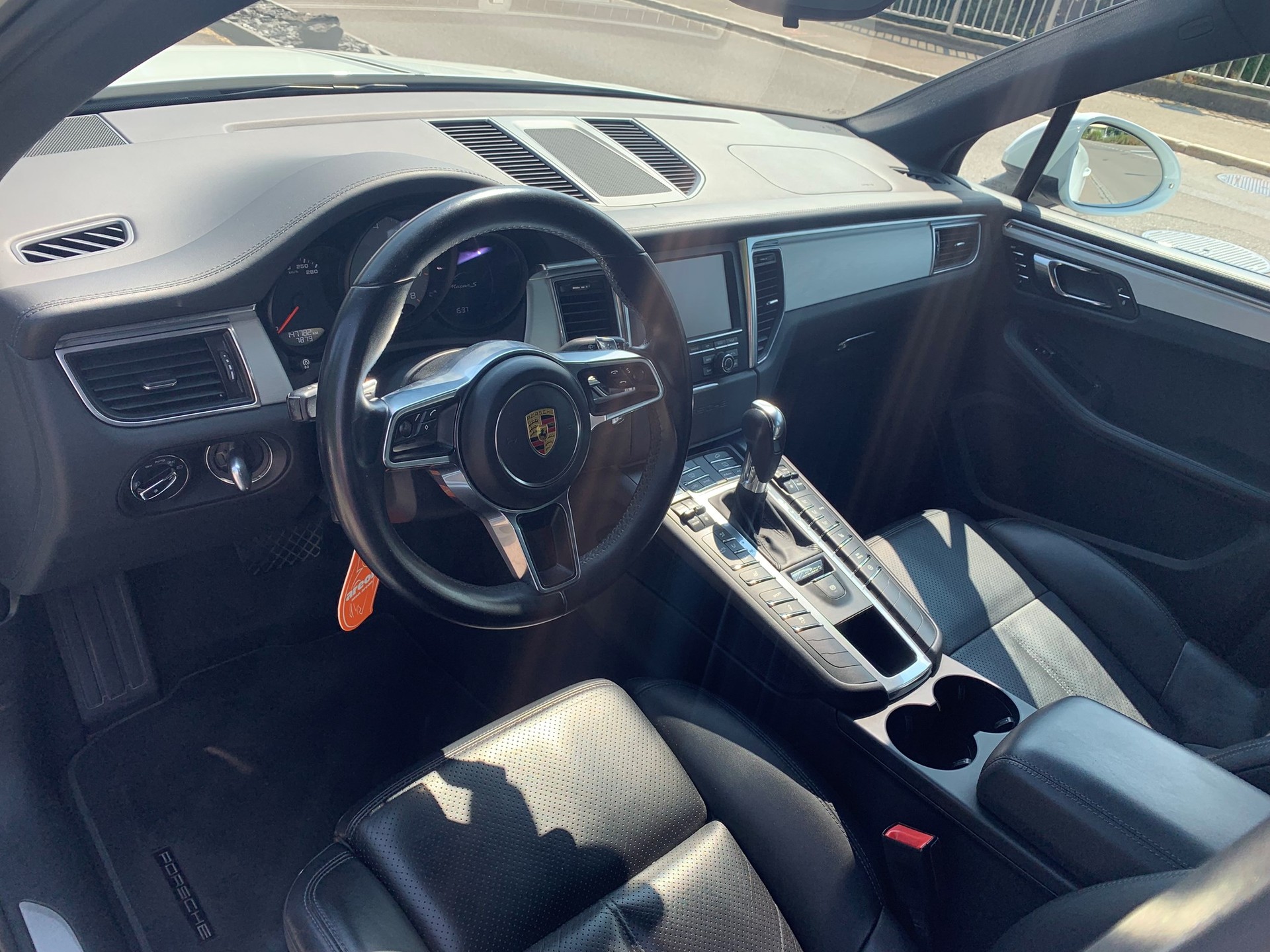 PORSCHE Macan S-image-9