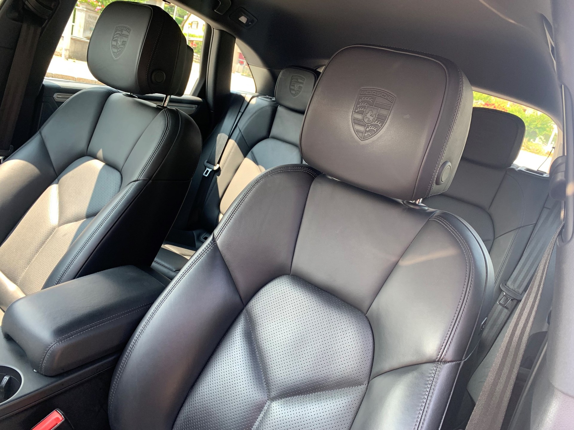 PORSCHE Macan S-image-12